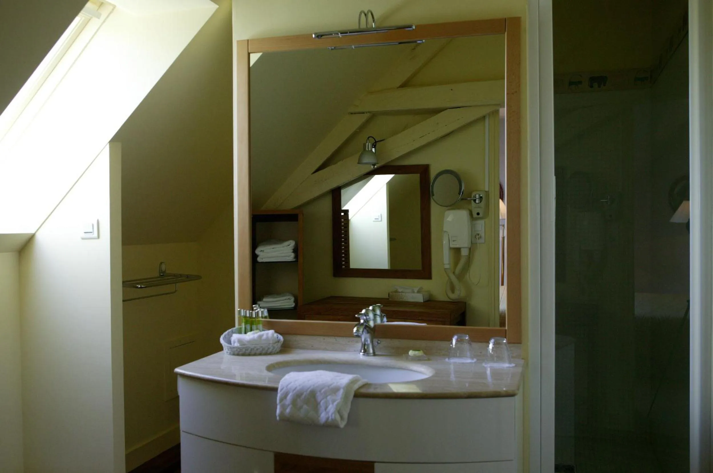 Bathroom in Le Manoir de Bellerive