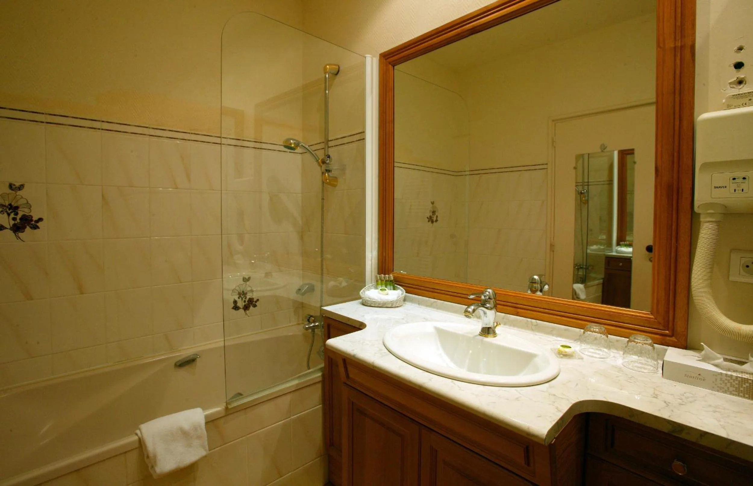 Bathroom in Le Manoir de Bellerive