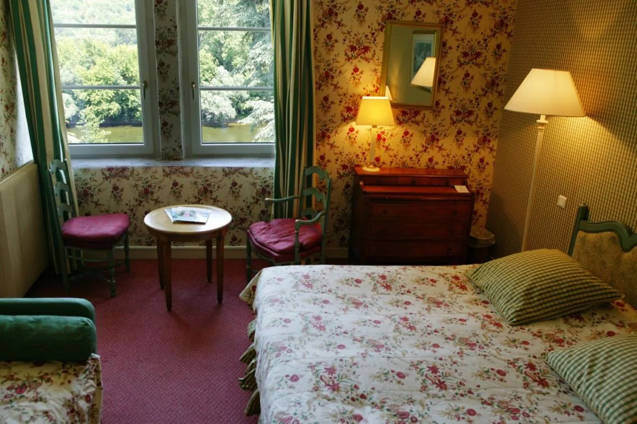 Bedroom, Bed in Le Manoir de Bellerive