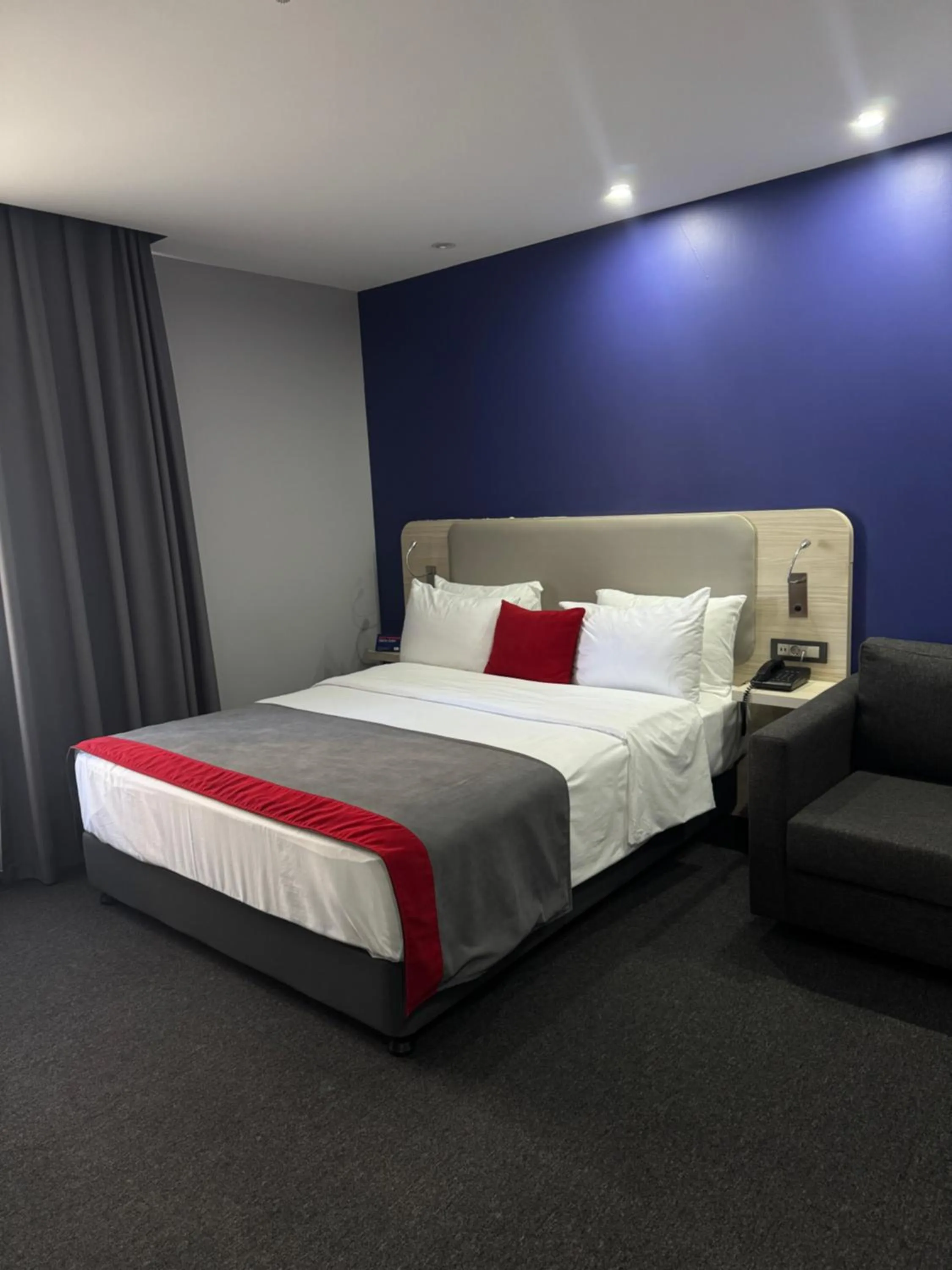 Bed in Holiday Inn Express Istanbul-Altunizade by IHG