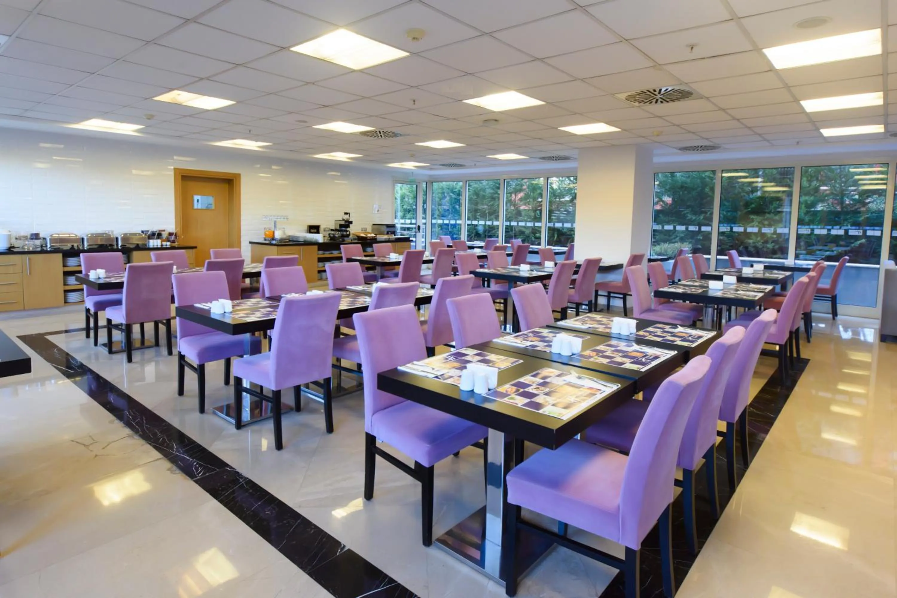 Restaurant/places to eat in Holiday Inn Express Istanbul-Altunizade by IHG