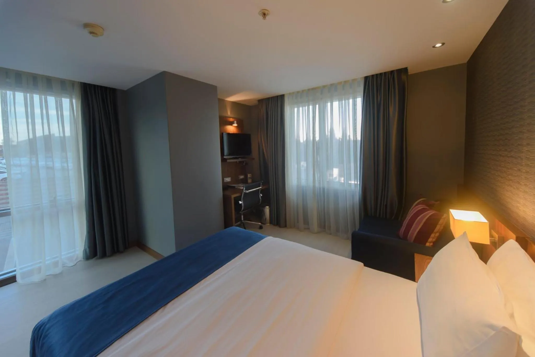Photo of the whole room, Bed in Holiday Inn Express Istanbul-Altunizade by IHG