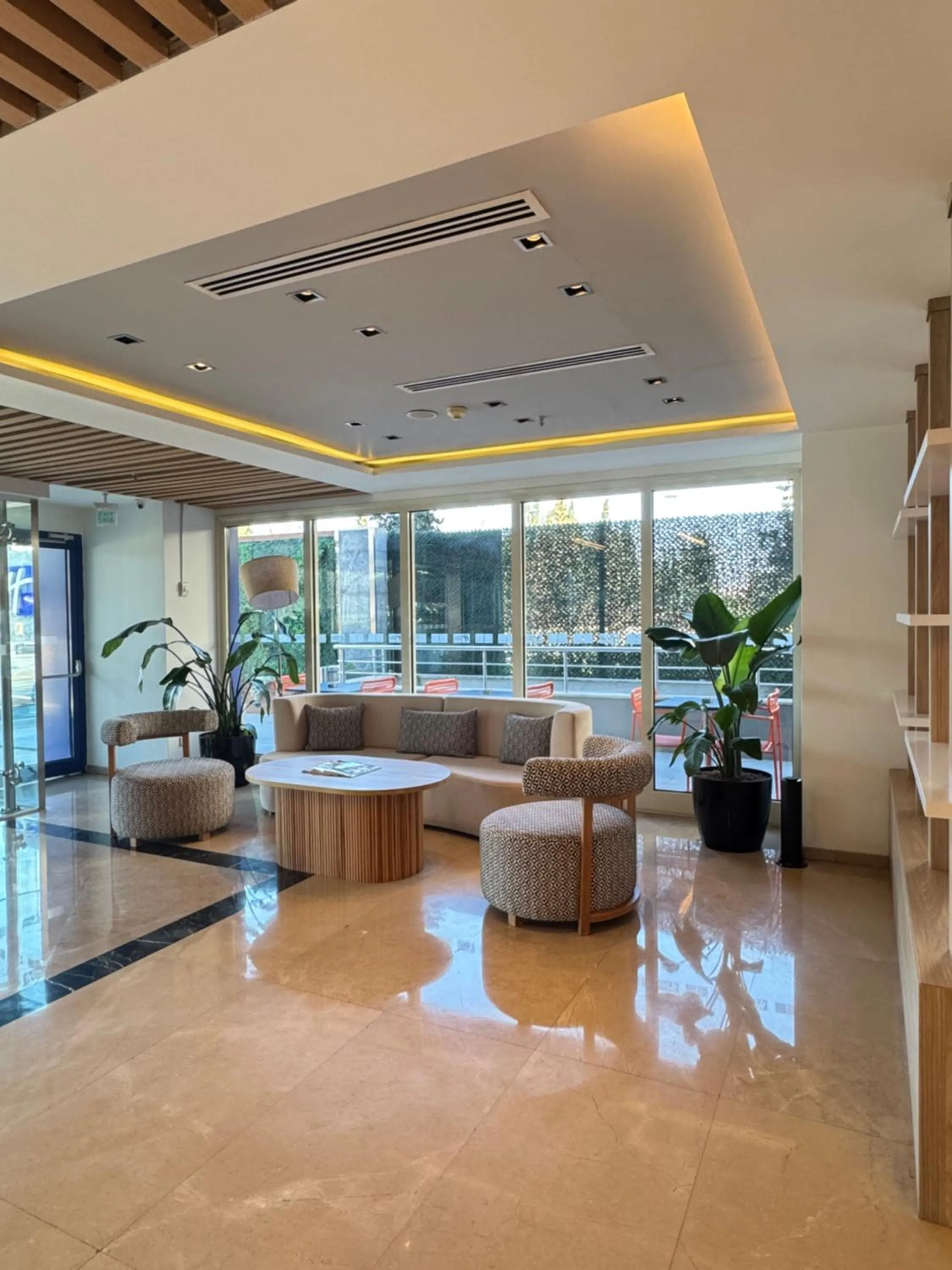 Lobby or reception in Holiday Inn Express Istanbul-Altunizade by IHG