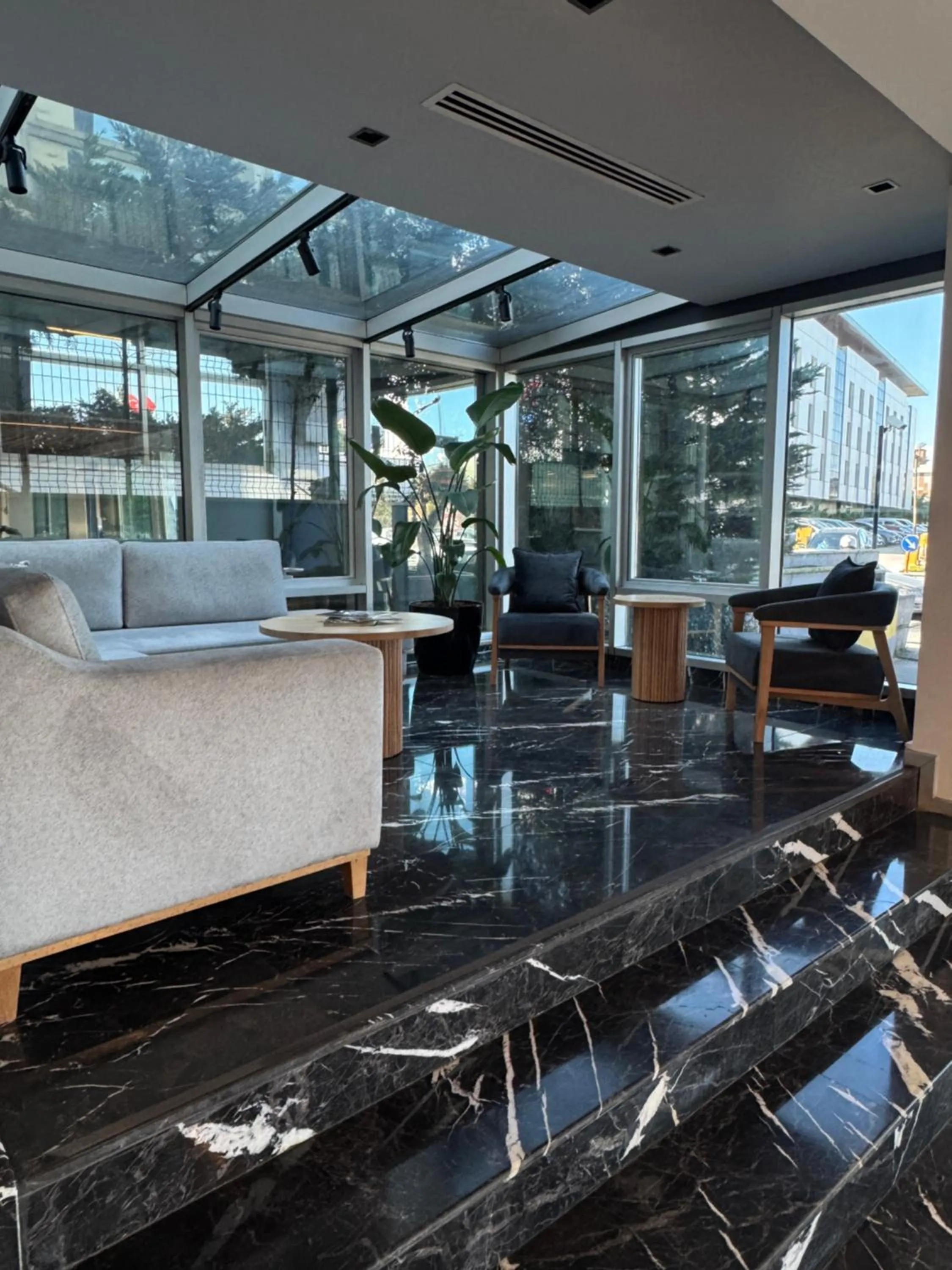 Lobby or reception in Holiday Inn Express Istanbul-Altunizade by IHG