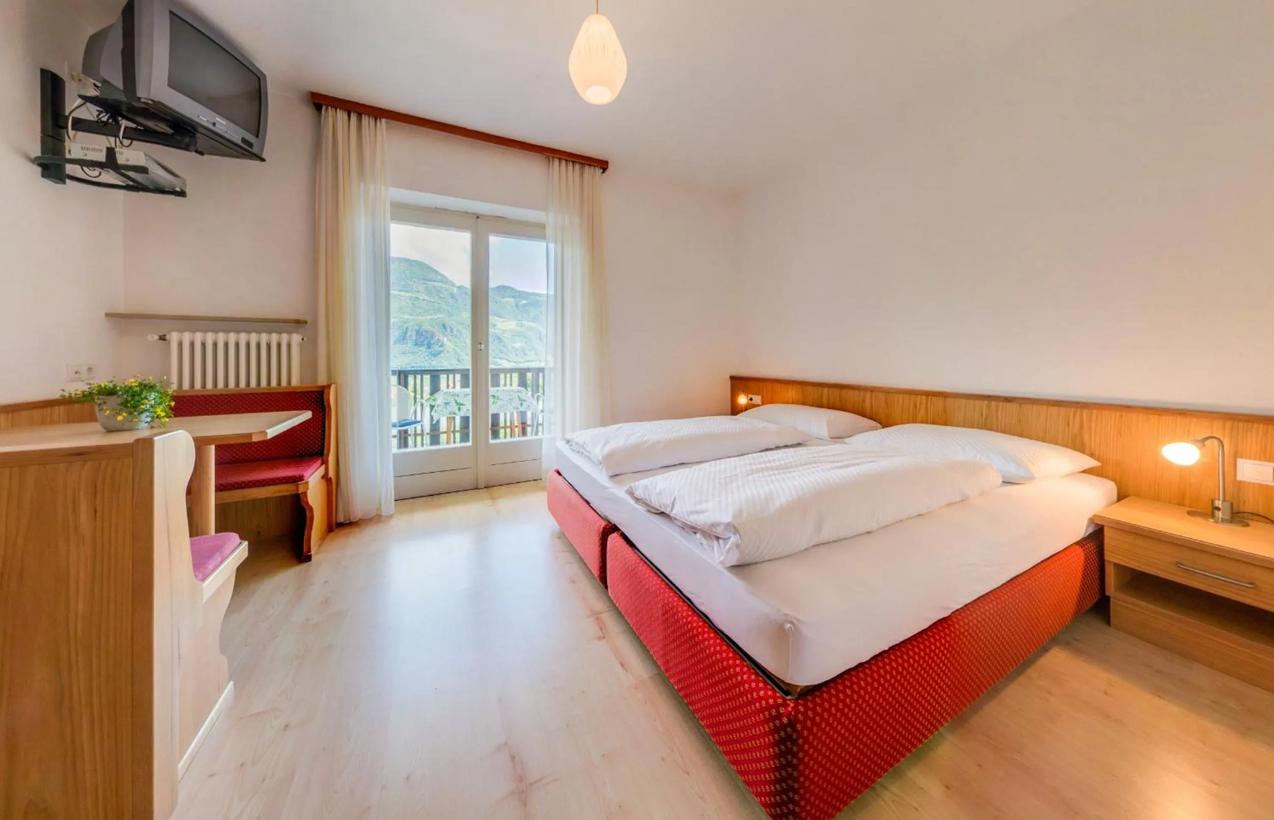 Photo of the whole room, Bed in Pension Gruenwald