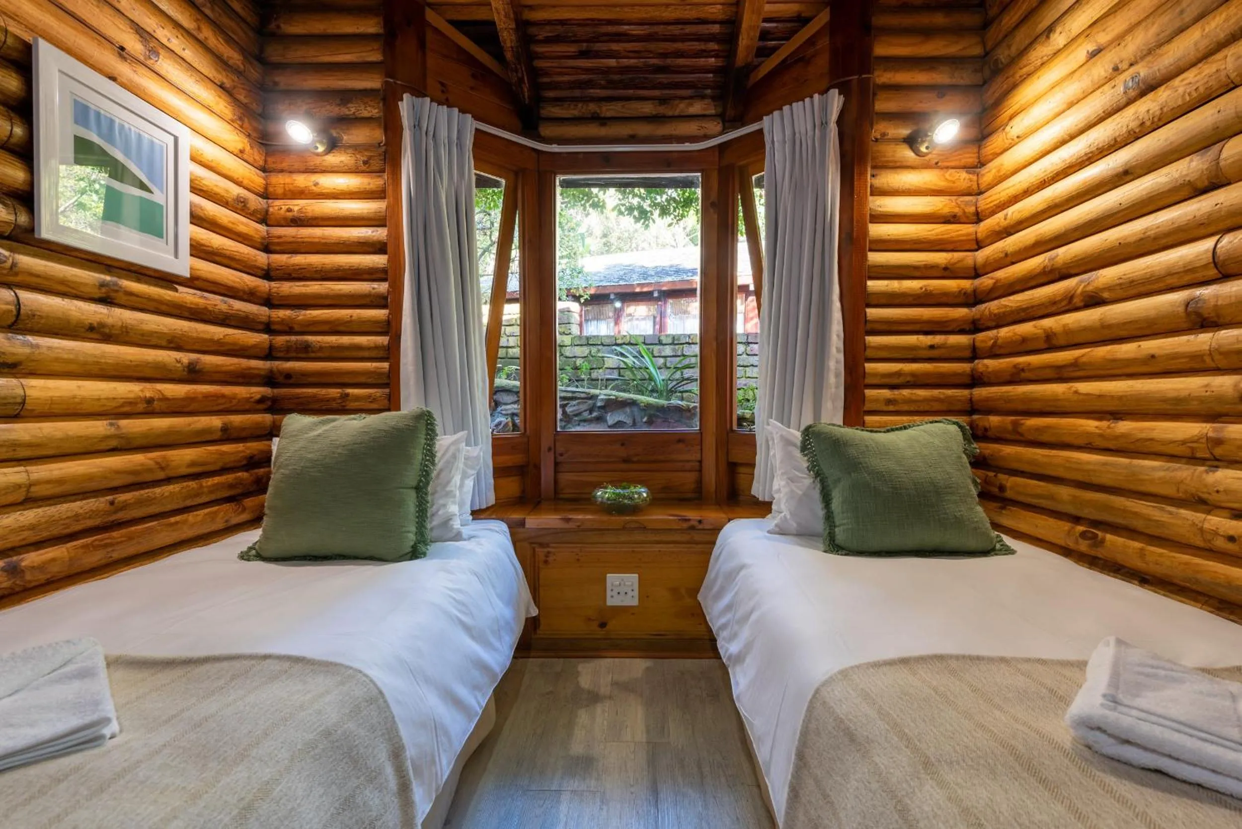 Bedroom, Bed in Under Milkwood Resort