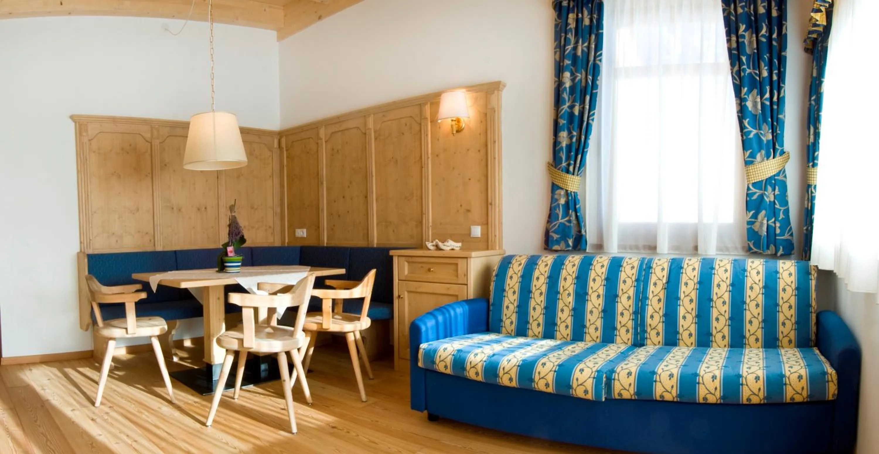 Living room in Family and Wellness Residence Ciasa Antersies