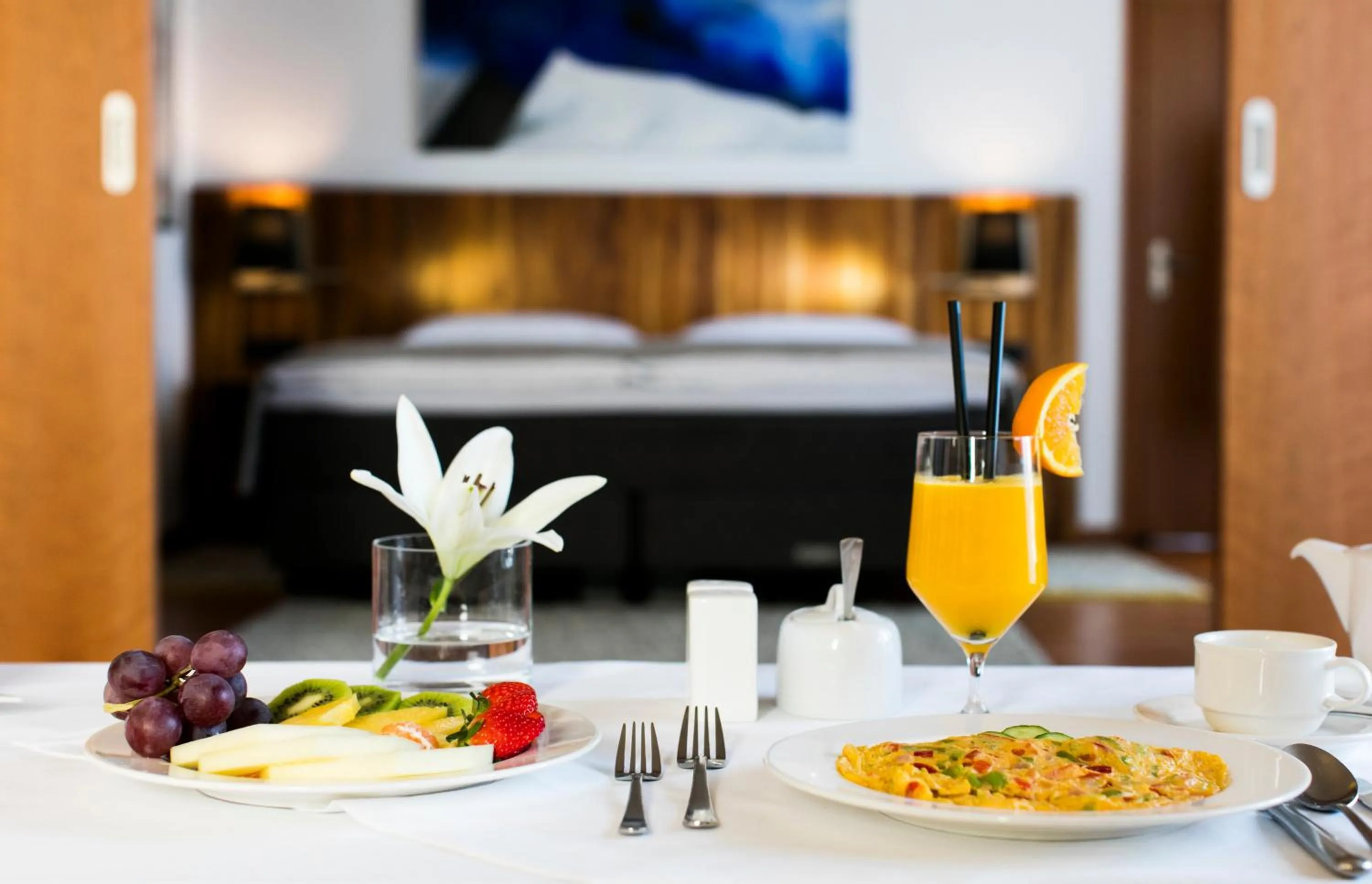 Dining area, Bed in Rogner Hotel Tirana