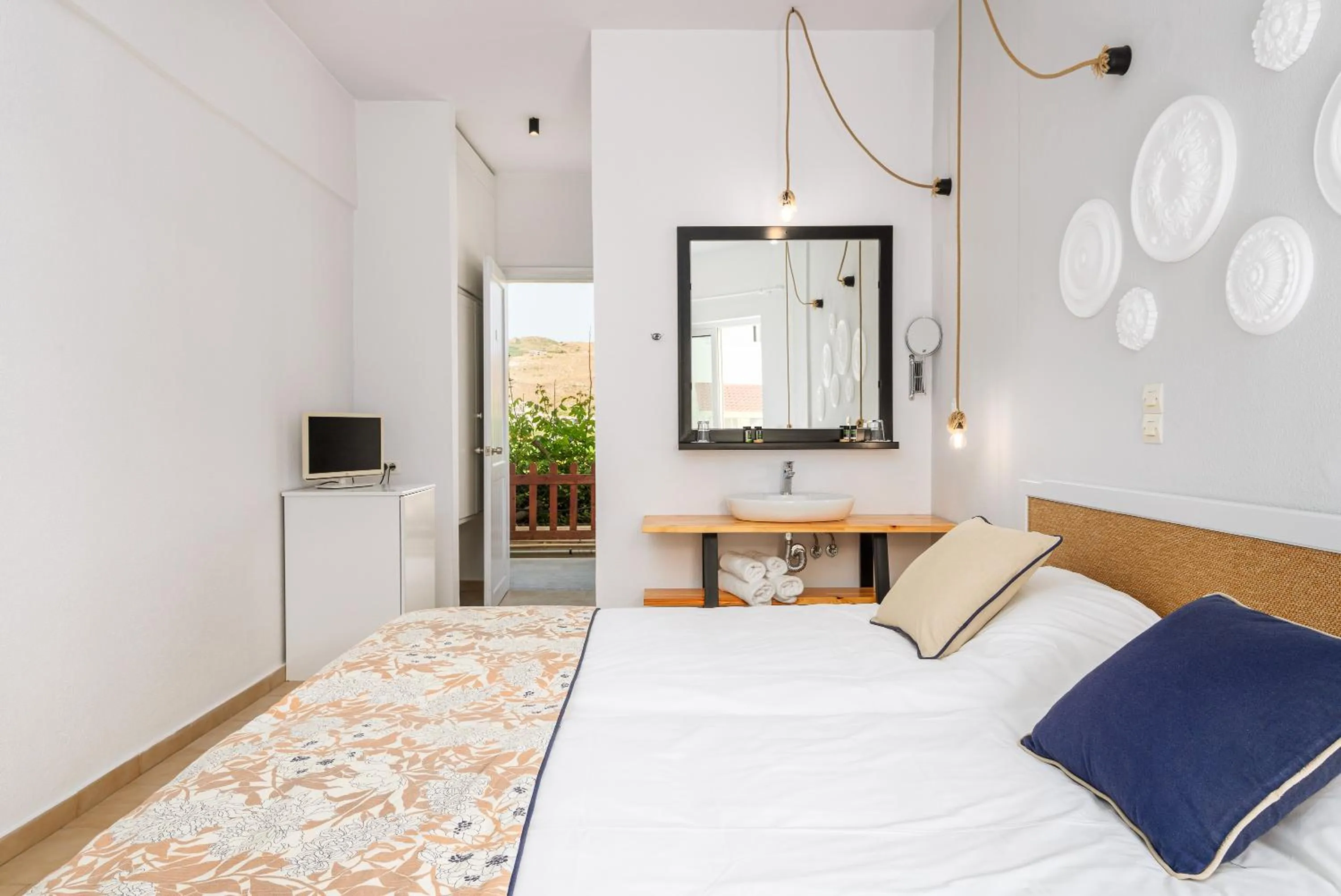 Bedroom, Bed in Mrs Chryssana Beach Hotel