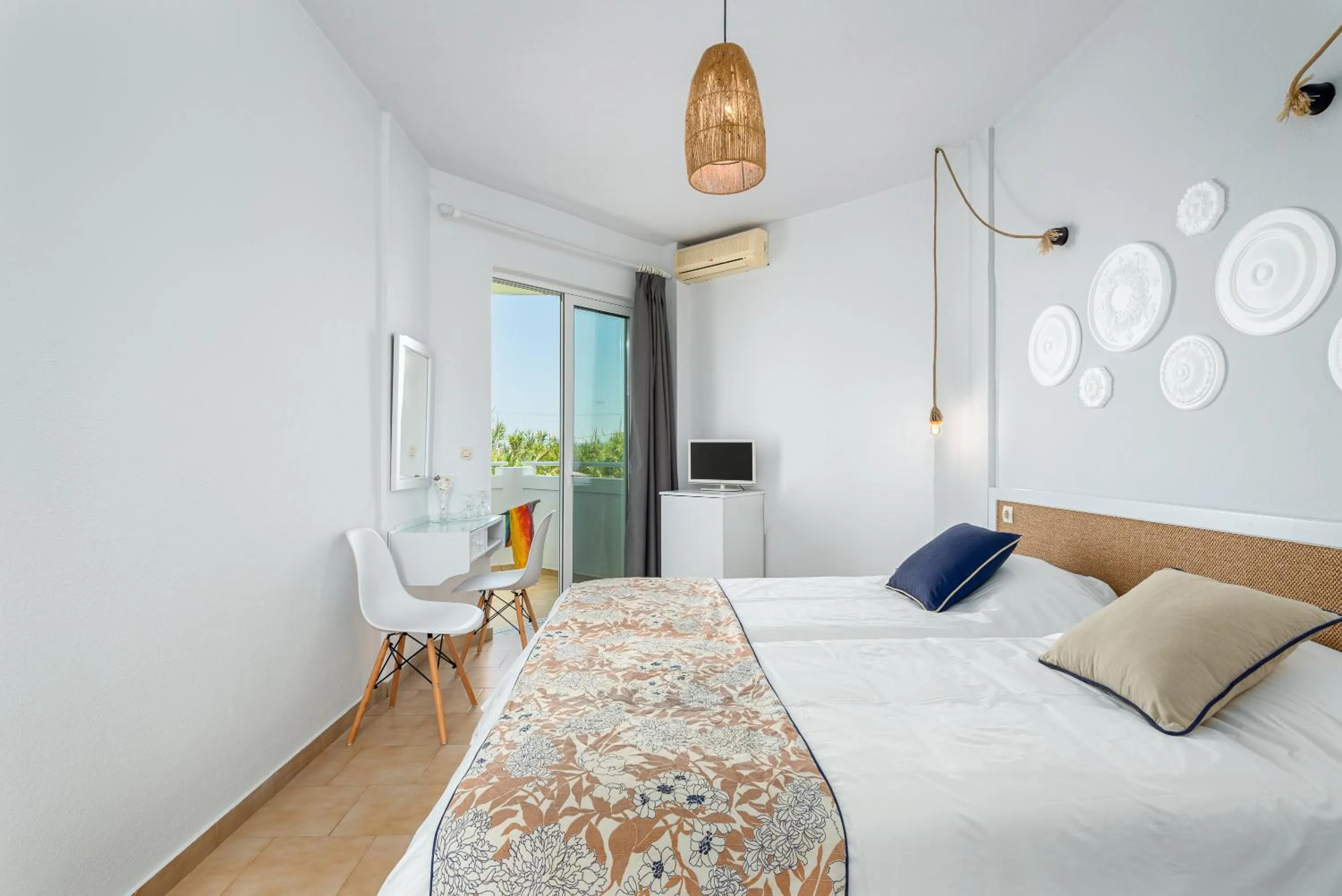 Bedroom, Bed in Mrs Chryssana Beach Hotel