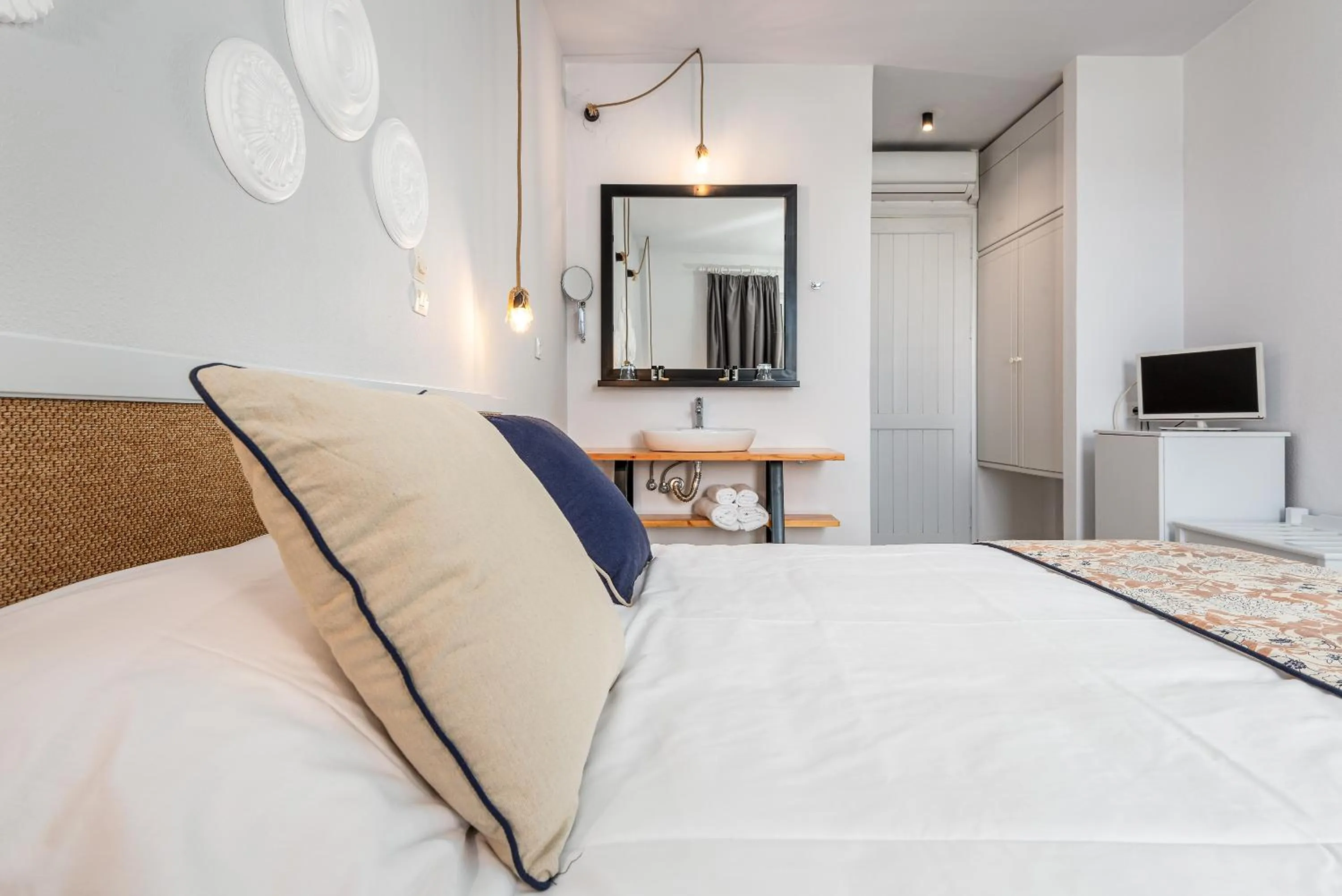 Bedroom, Bed in Mrs Chryssana Beach Hotel