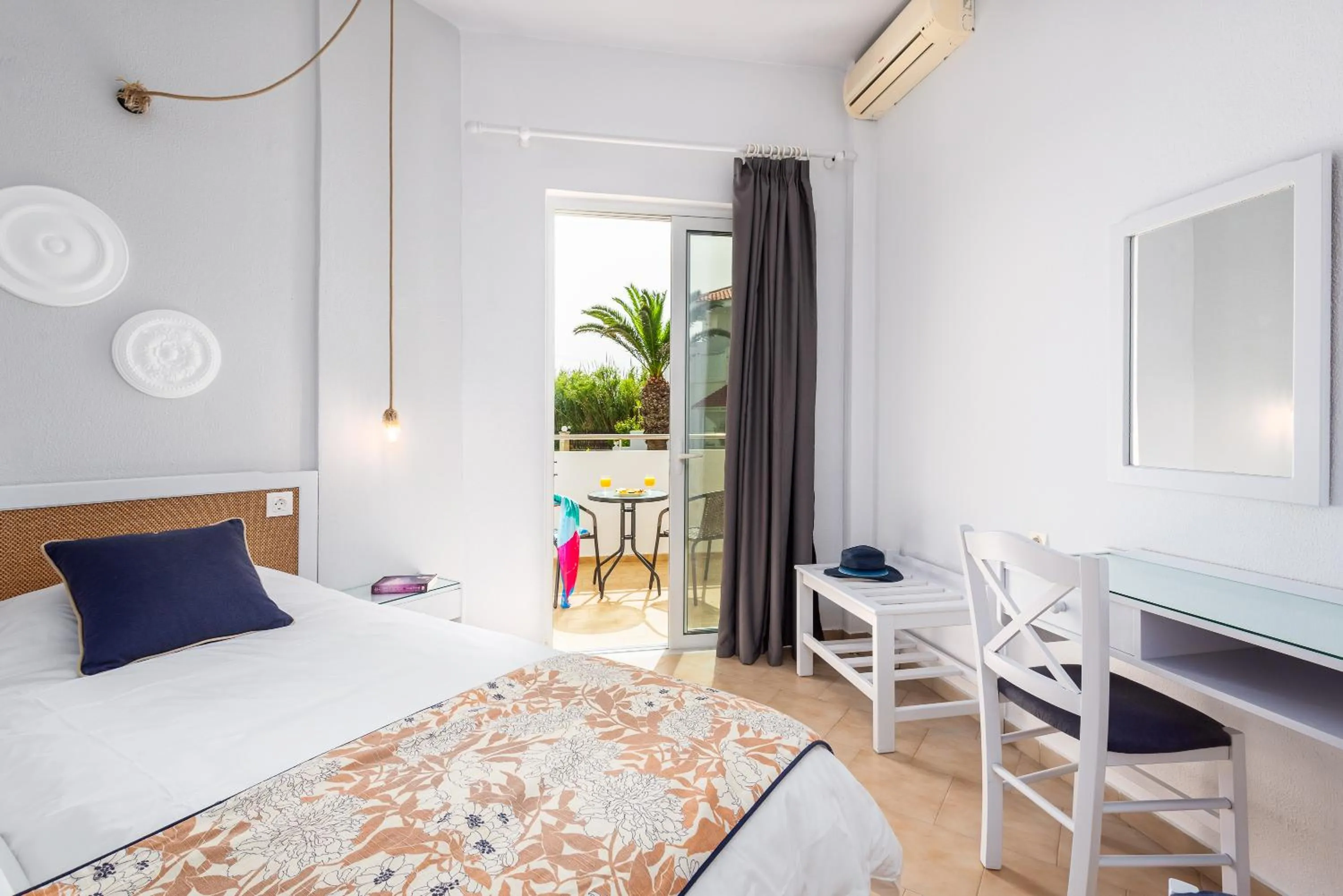 Bedroom, Bed in Mrs Chryssana Beach Hotel