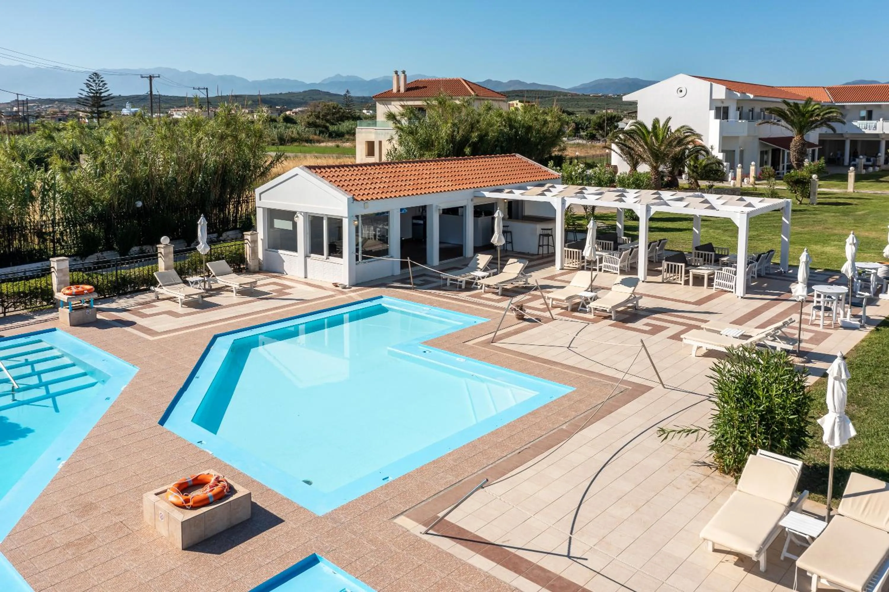 Restaurant/places to eat in Mrs Chryssana Beach Hotel