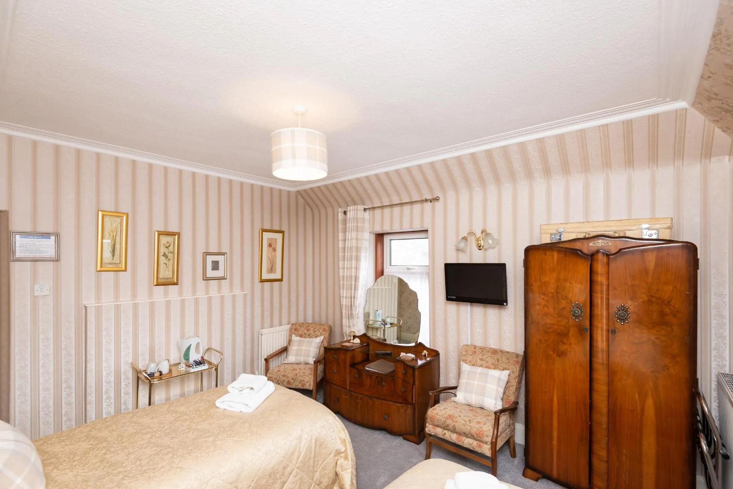 Photo of the whole room, Bed in The Tannochbrae