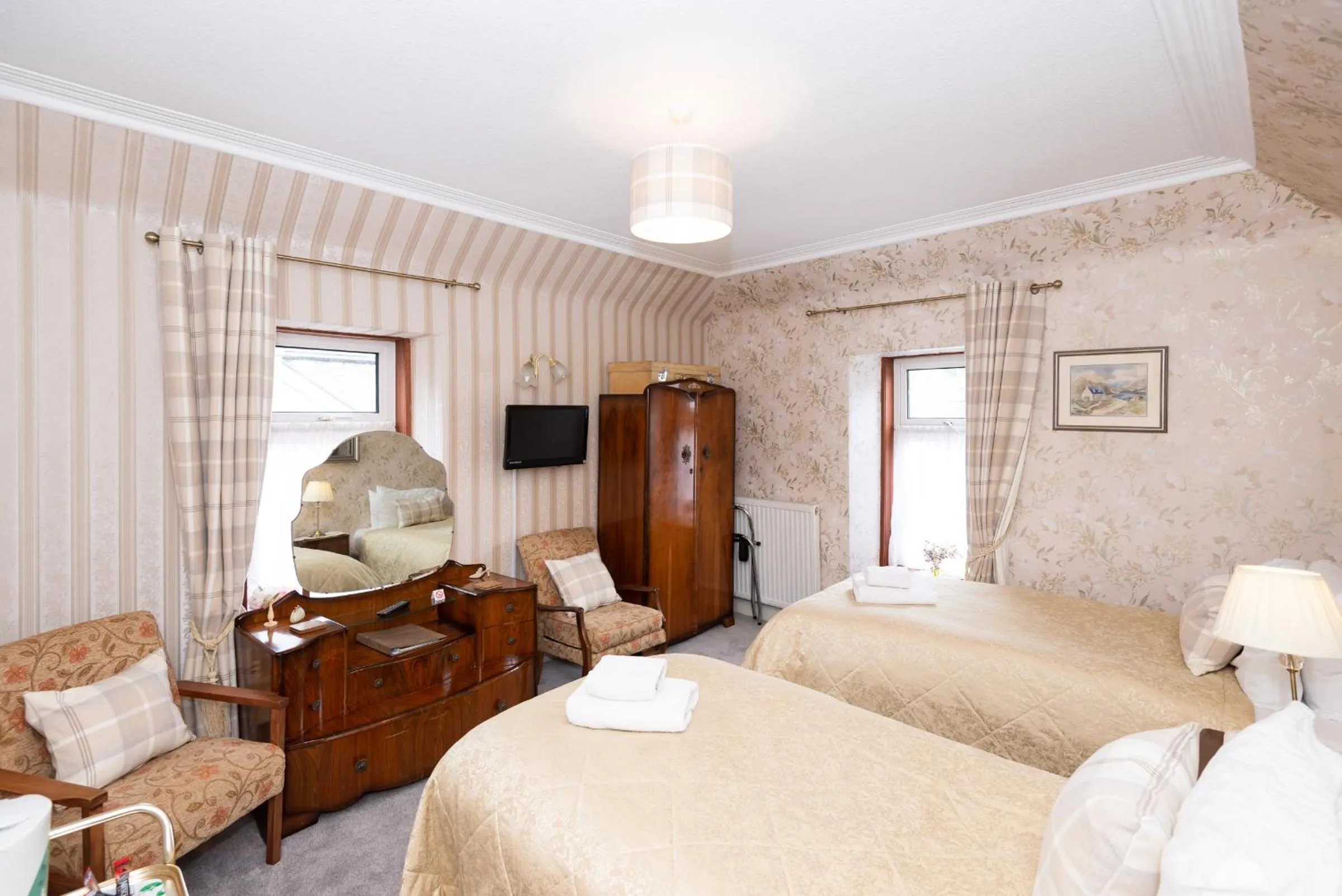 Photo of the whole room, Bed in The Tannochbrae