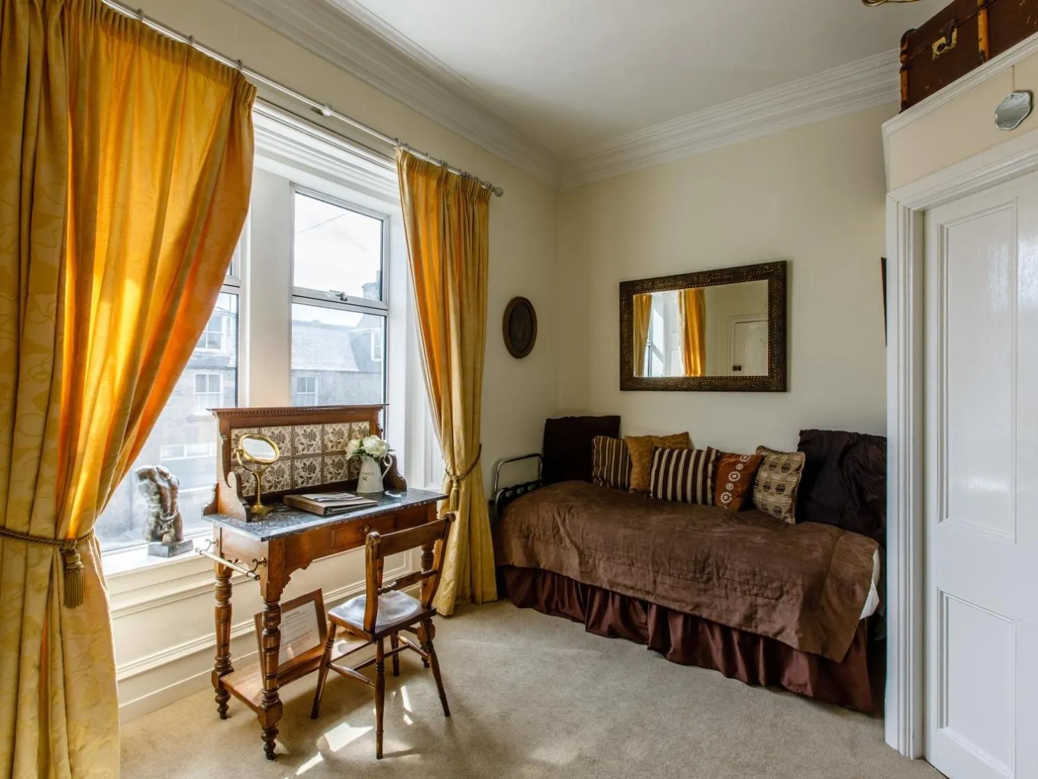 Bedroom, Bed in The Tannochbrae