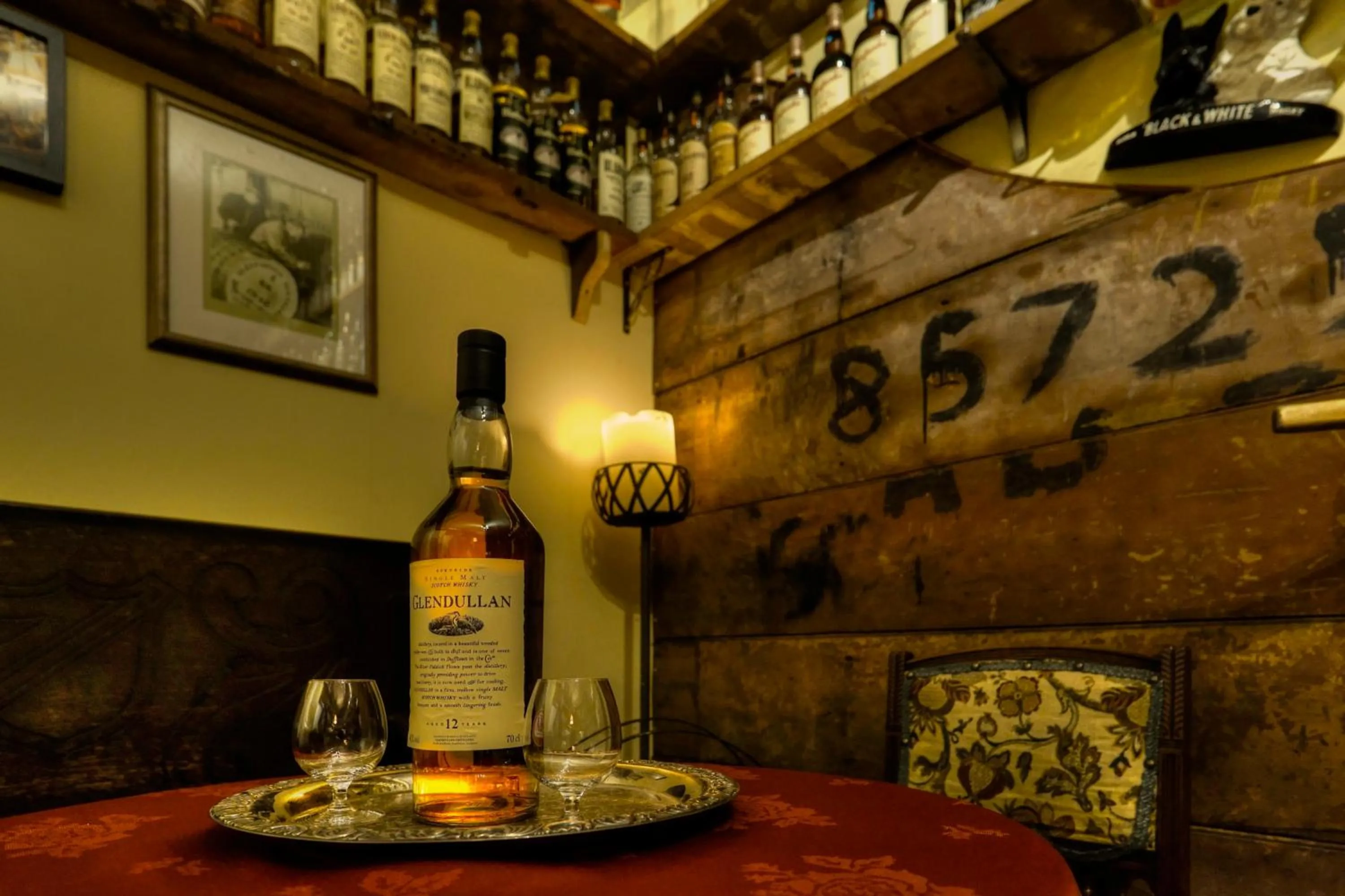 Lounge or bar in The Tannochbrae