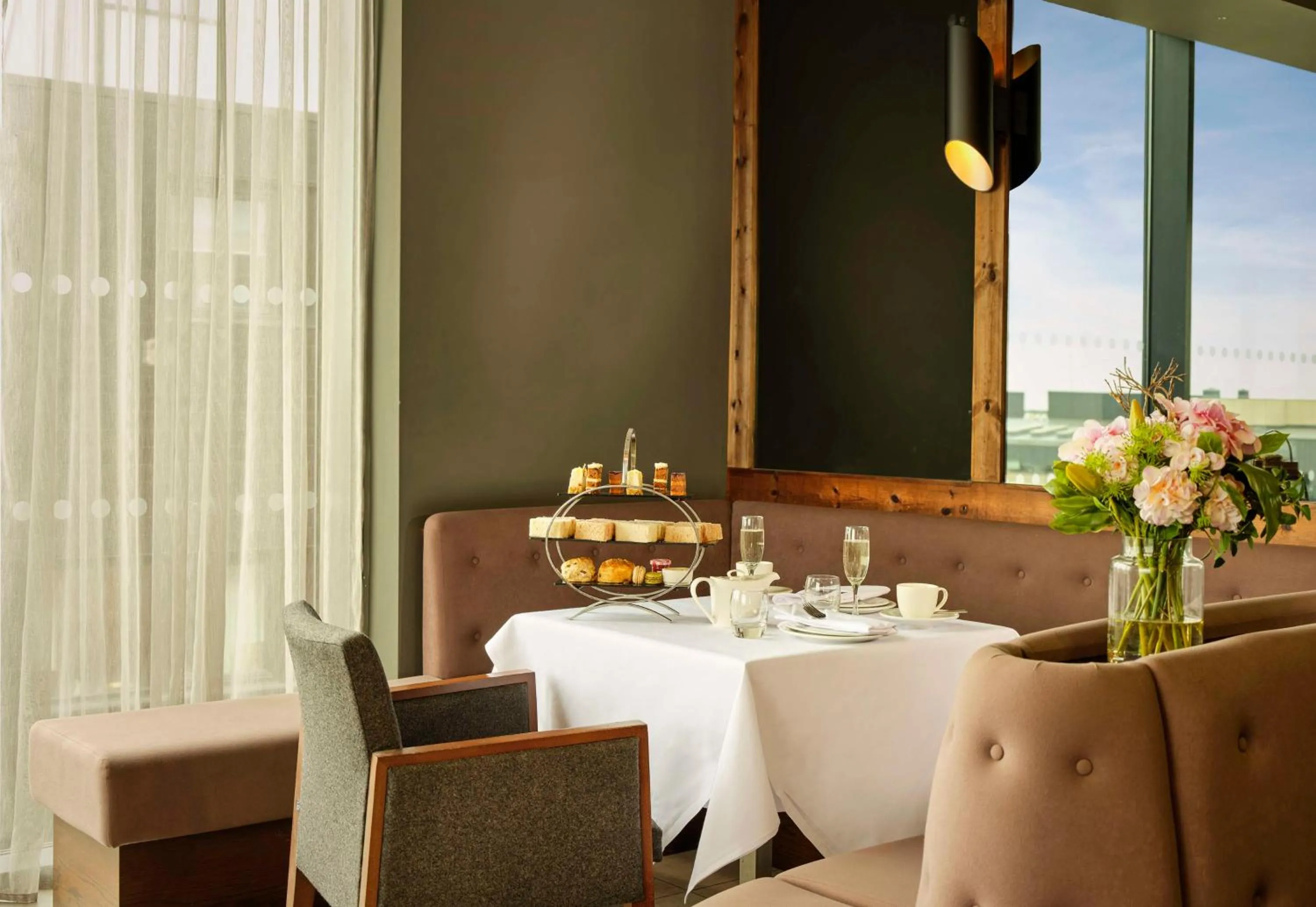 Restaurant/places to eat in DoubleTree by Hilton Lincoln