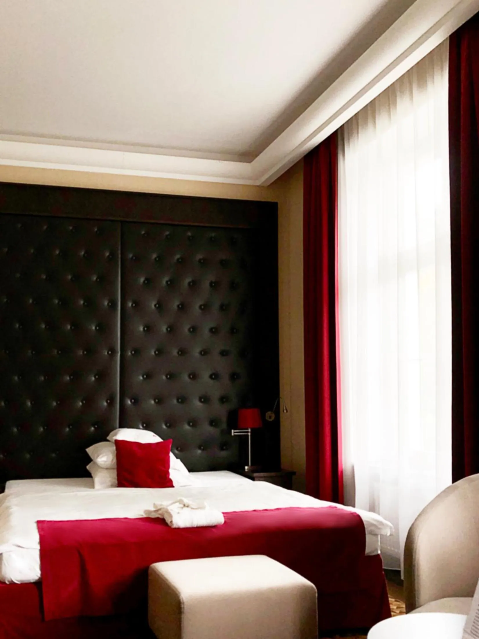 Bed in Red Baron Hotel & Restaurant