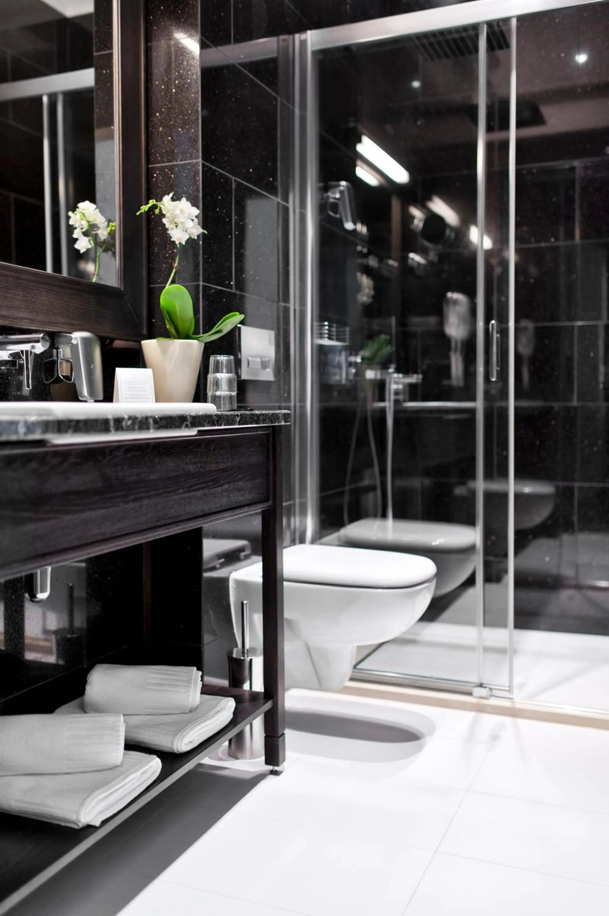 Bathroom in Red Baron Hotel & Restaurant