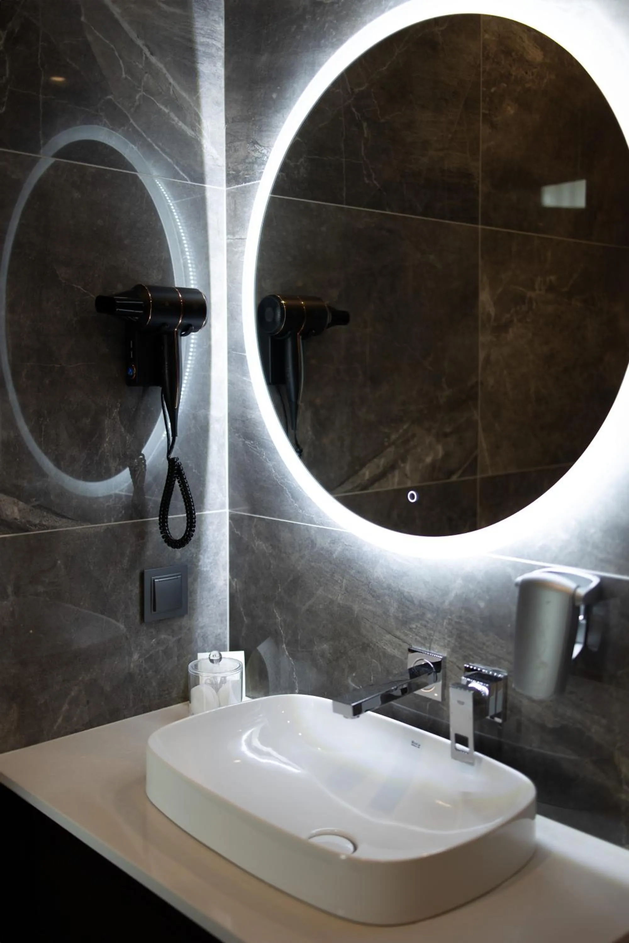 Bathroom in Red Baron Hotel & Restaurant