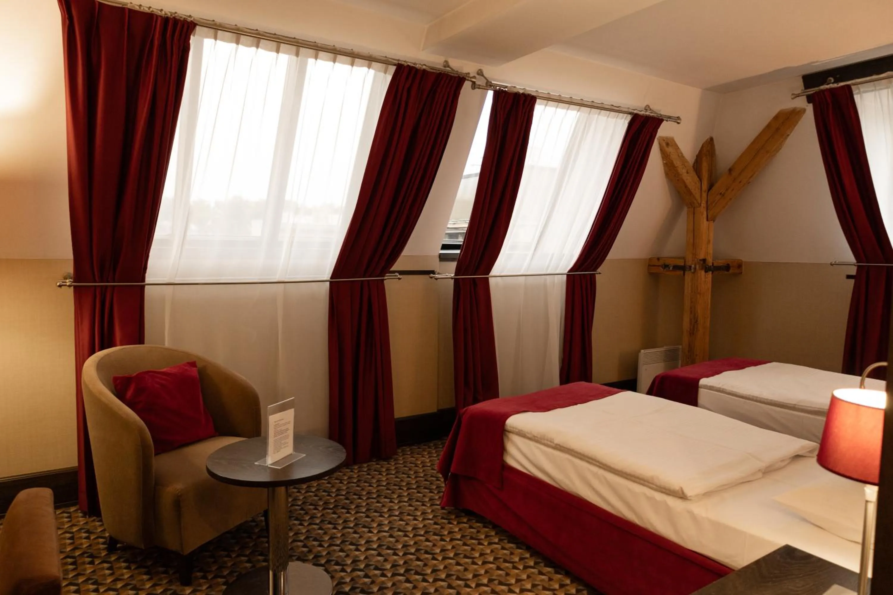 Photo of the whole room, Bed in Red Baron Hotel & Restaurant