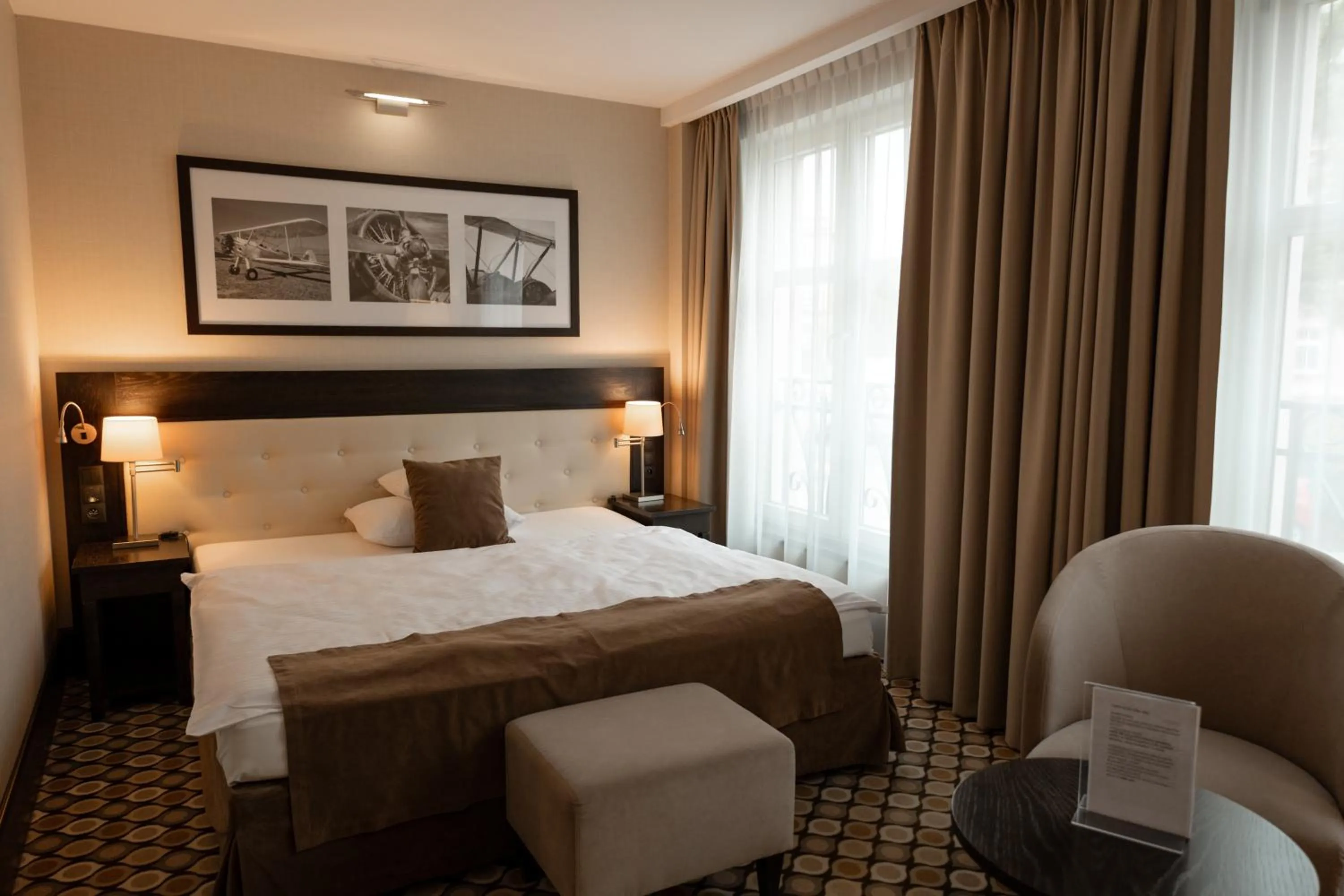 Bed in Red Baron Hotel & Restaurant