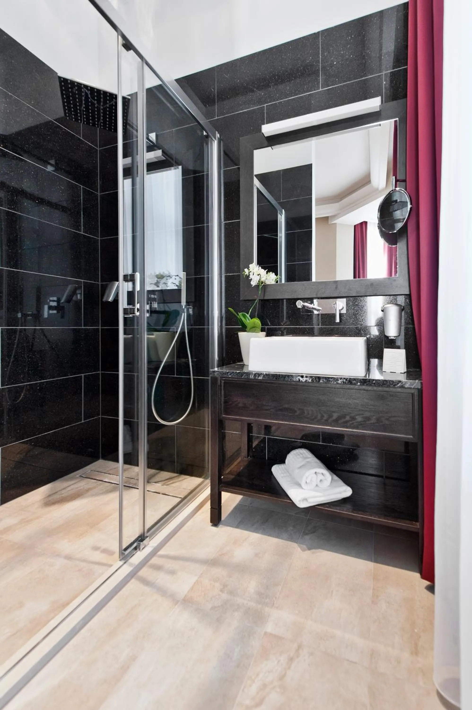 Bathroom in Red Baron Hotel & Restaurant