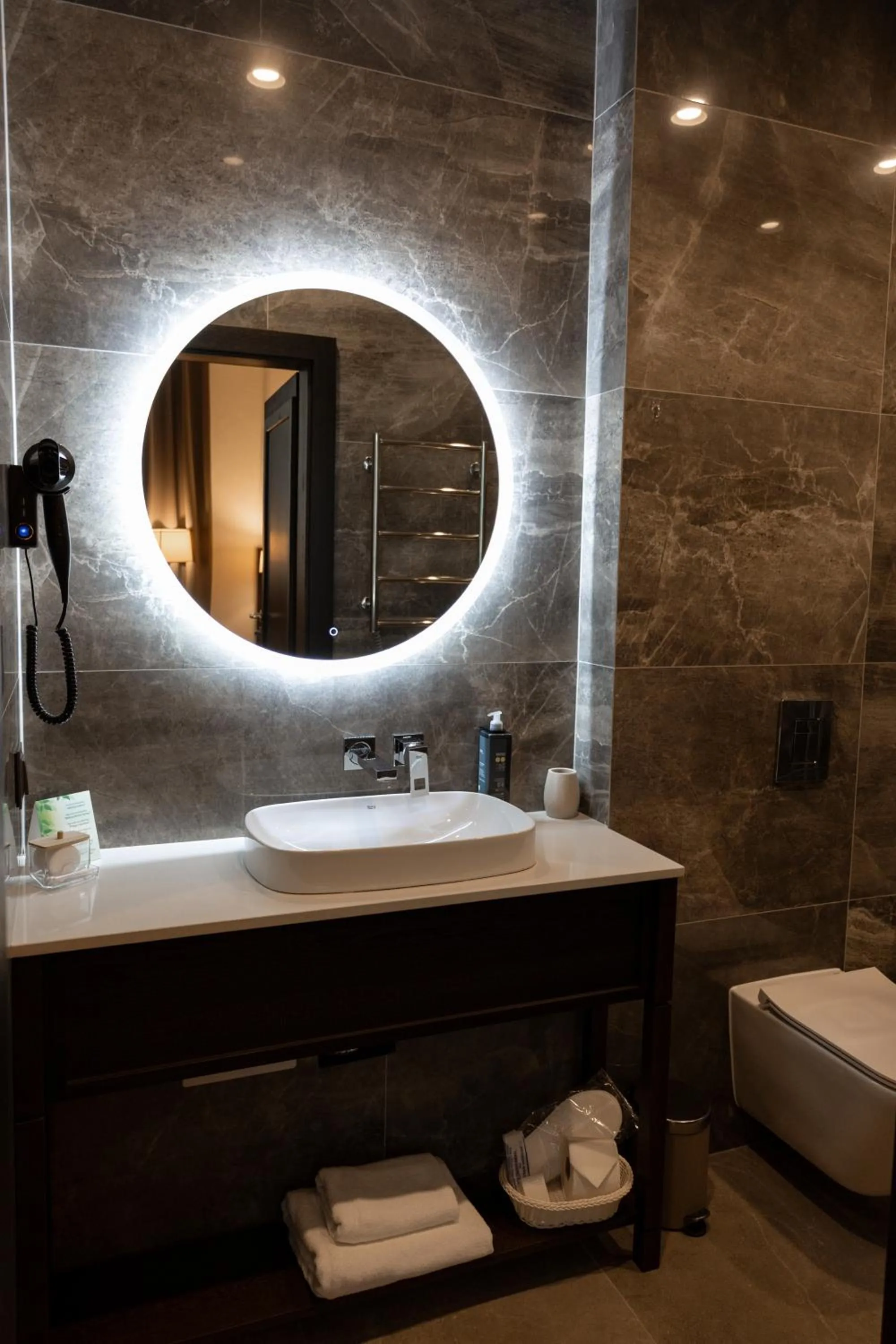 Bathroom in Red Baron Hotel & Restaurant