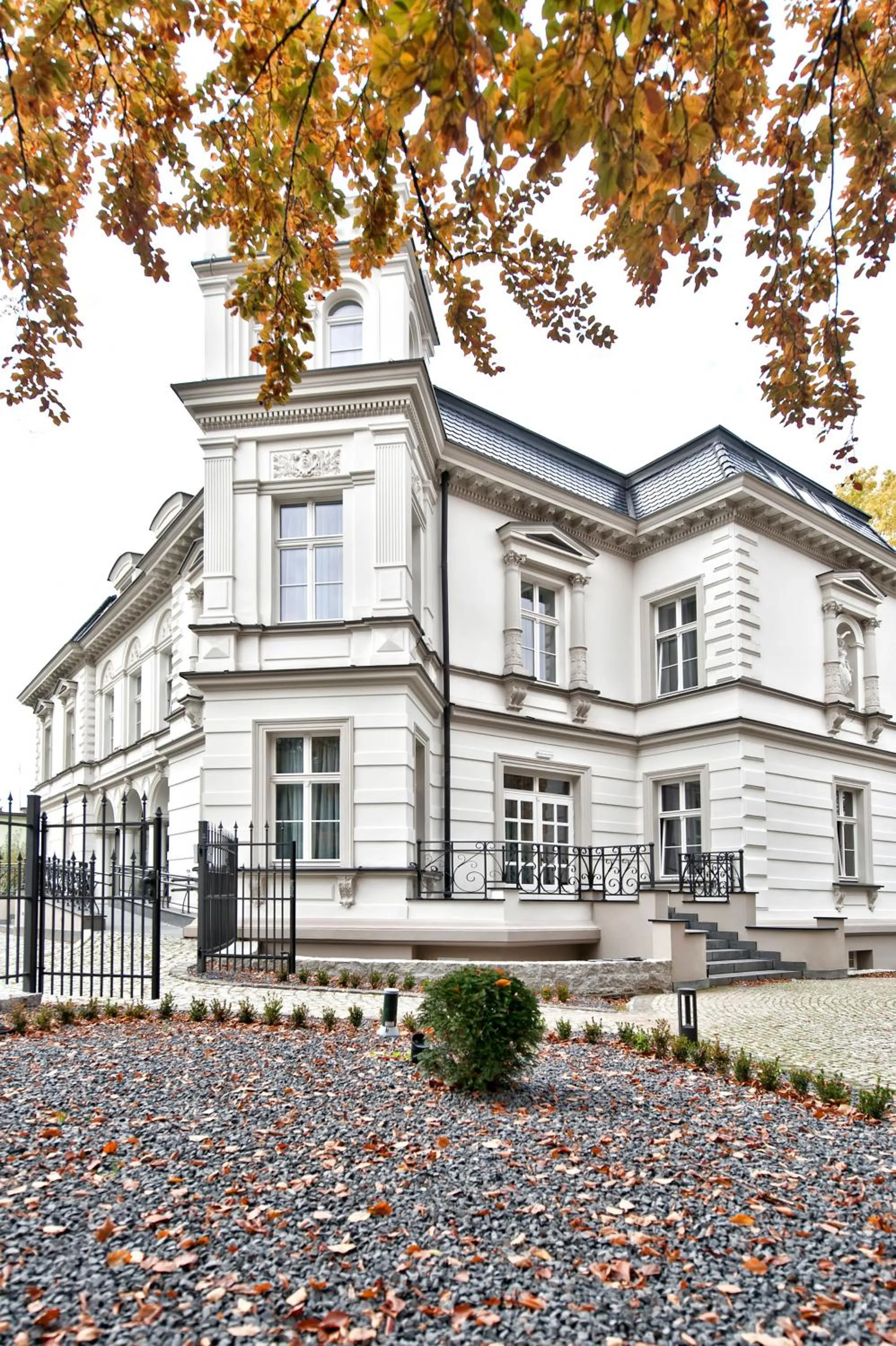 Facade/entrance in Red Baron Hotel & Restaurant