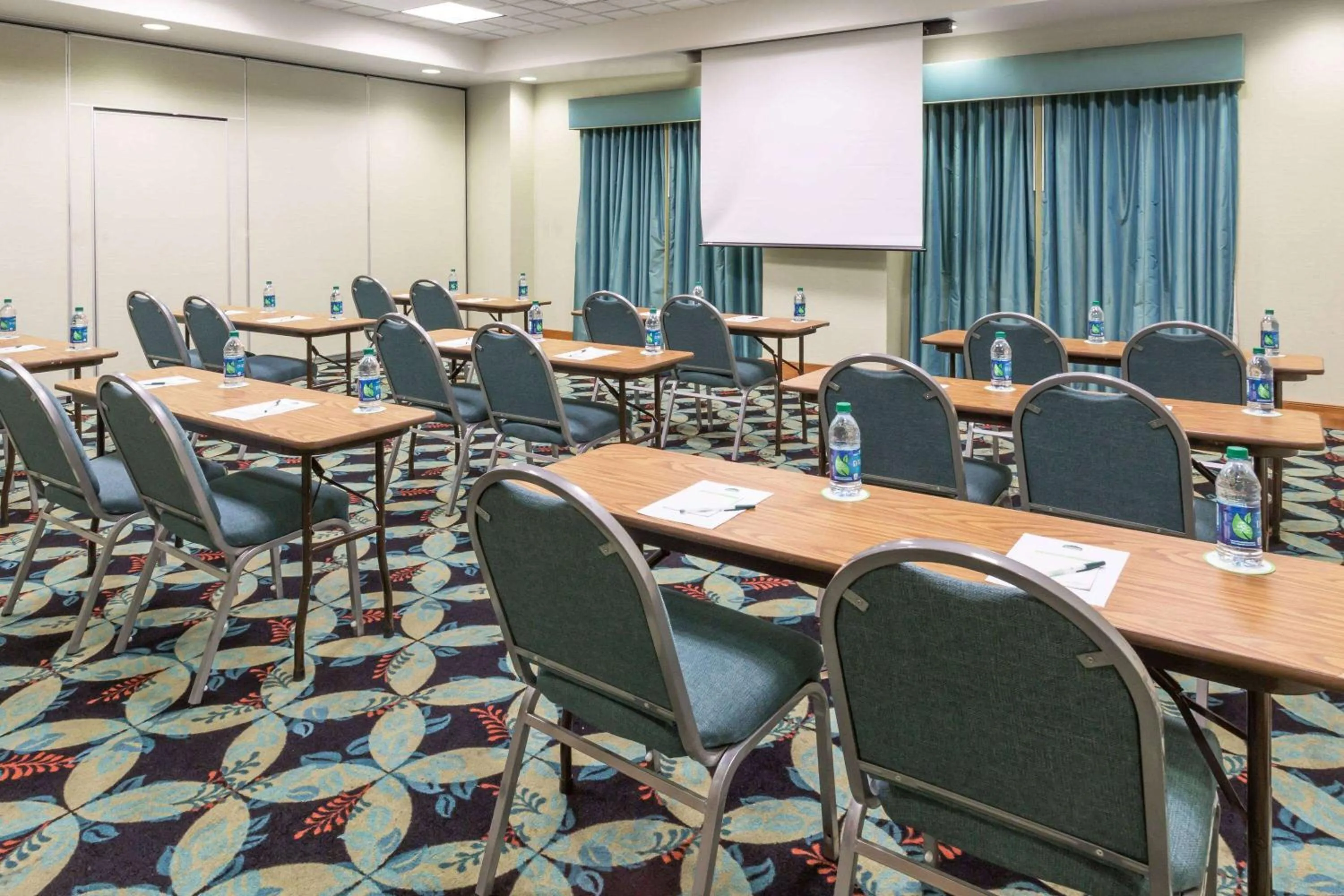 Meeting/conference room in Wingate by Wyndham Richmond Short Pump