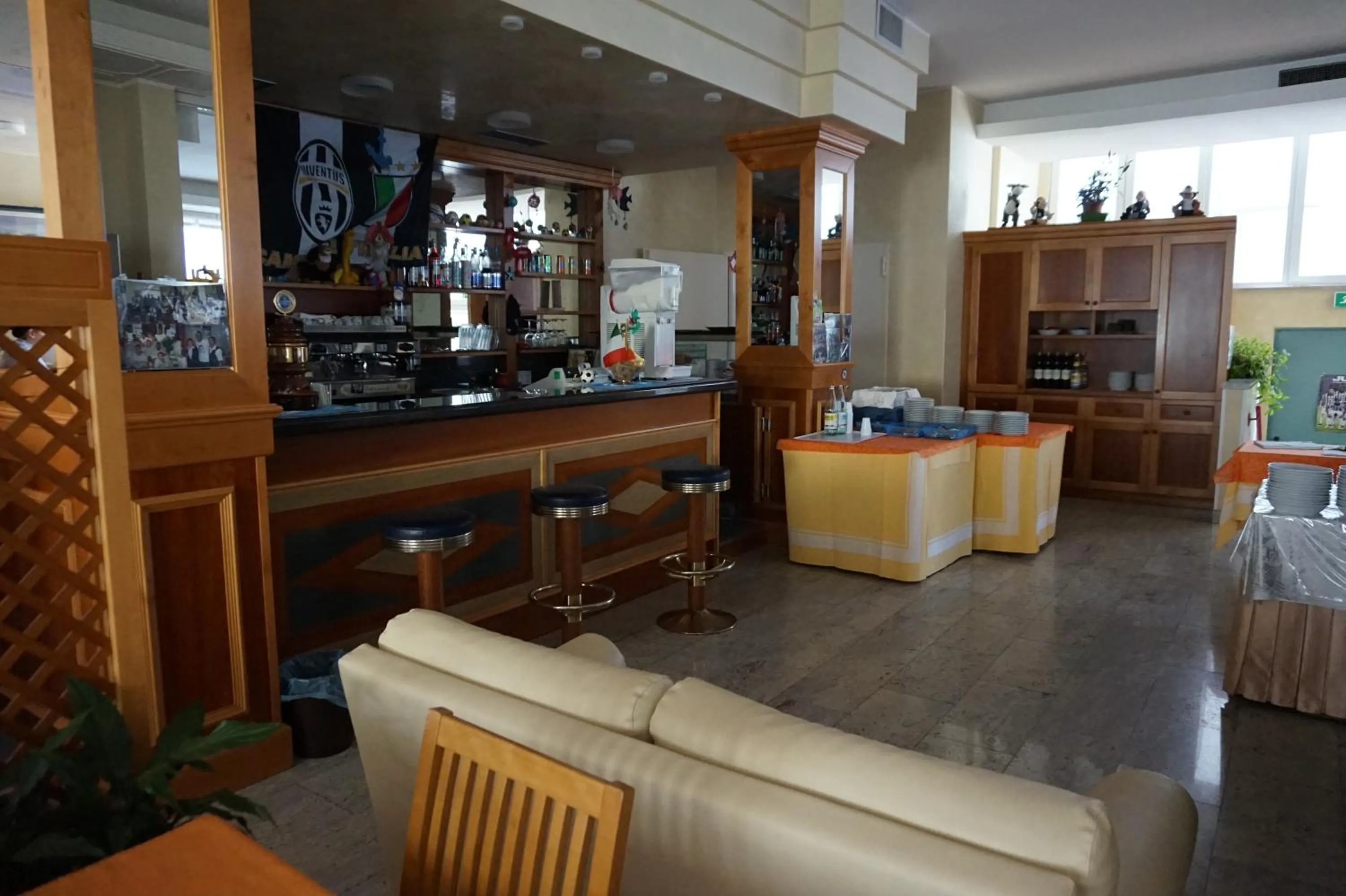 Lounge or bar in Hotel Flora