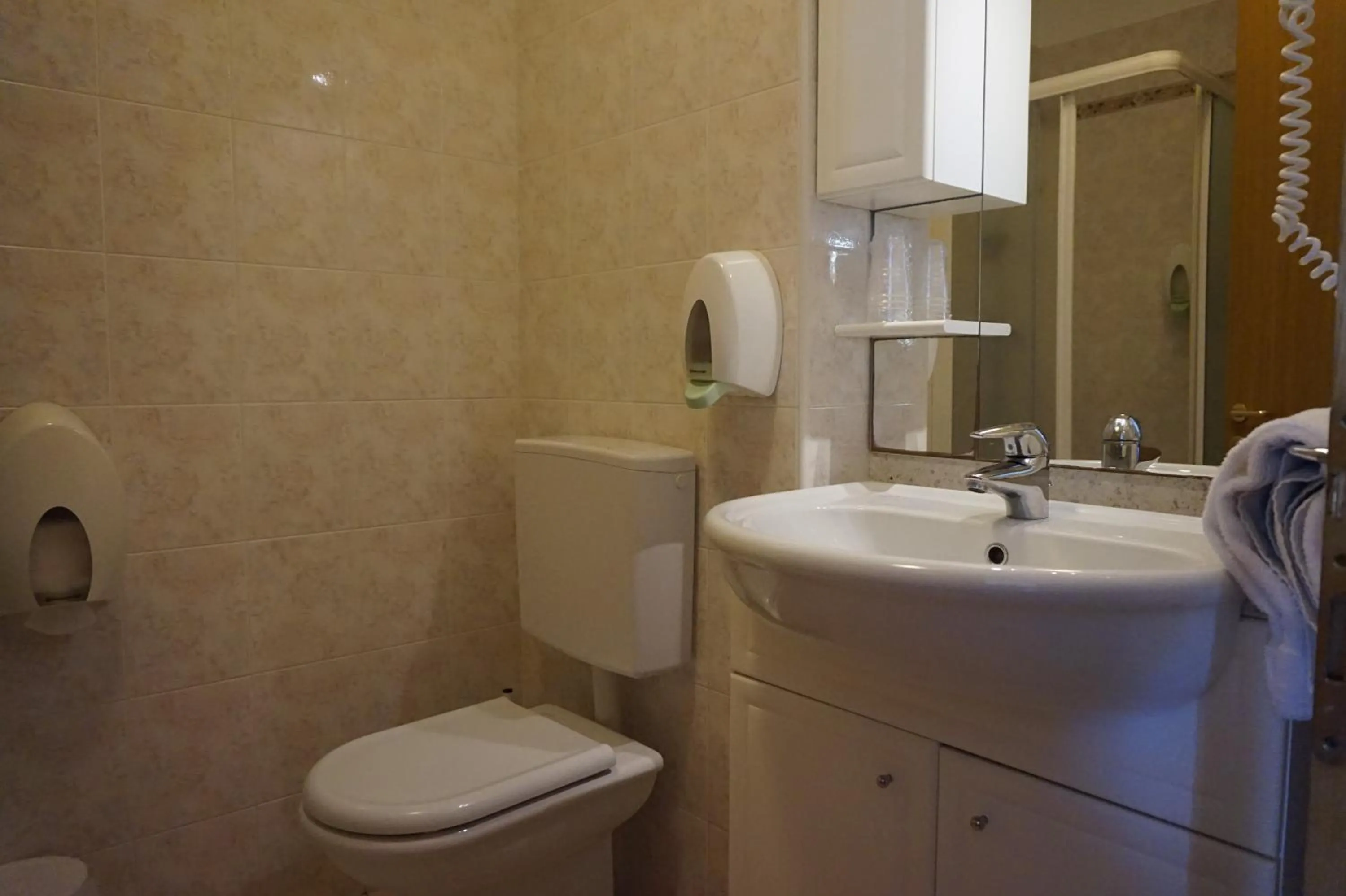 Bathroom in Hotel Flora