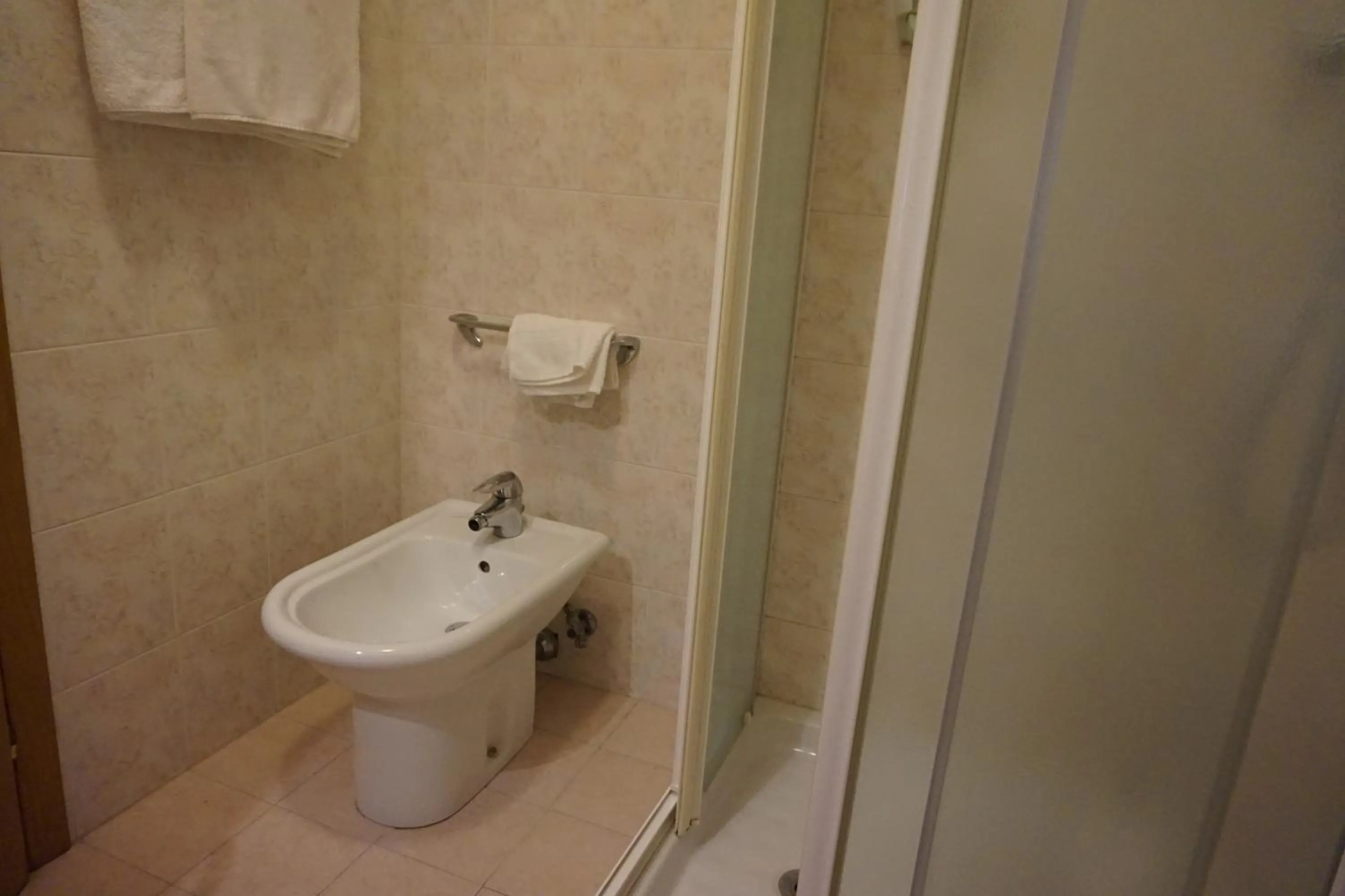 Bathroom in Hotel Flora