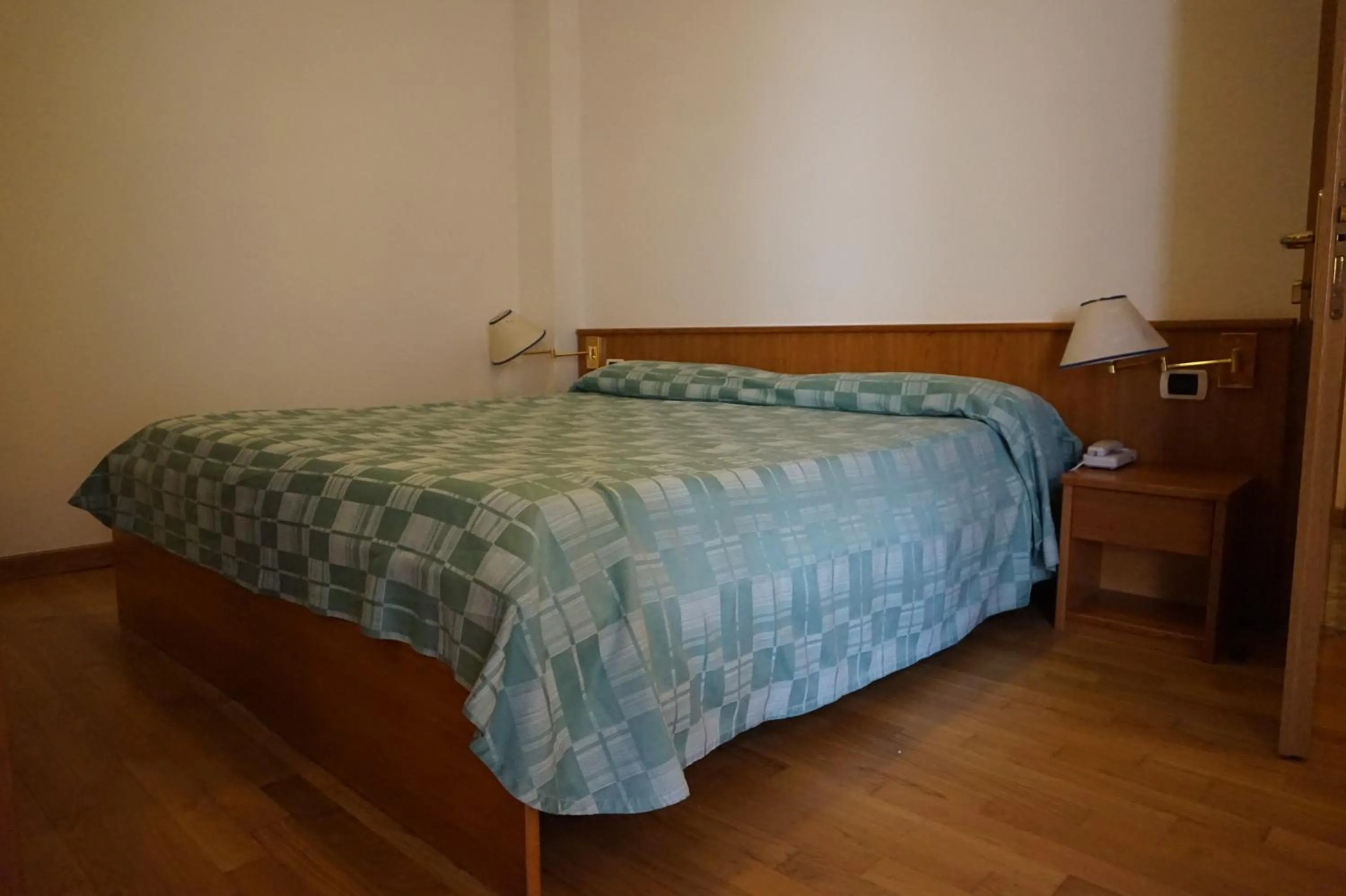 Bedroom, Bed in Hotel Flora