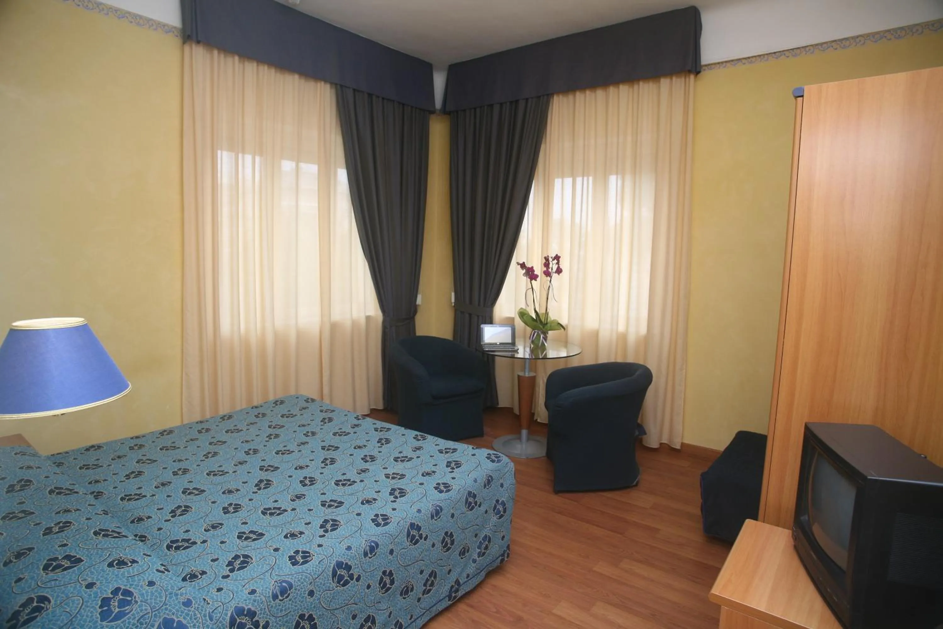 Bedroom, Bed in Hotel Victoria