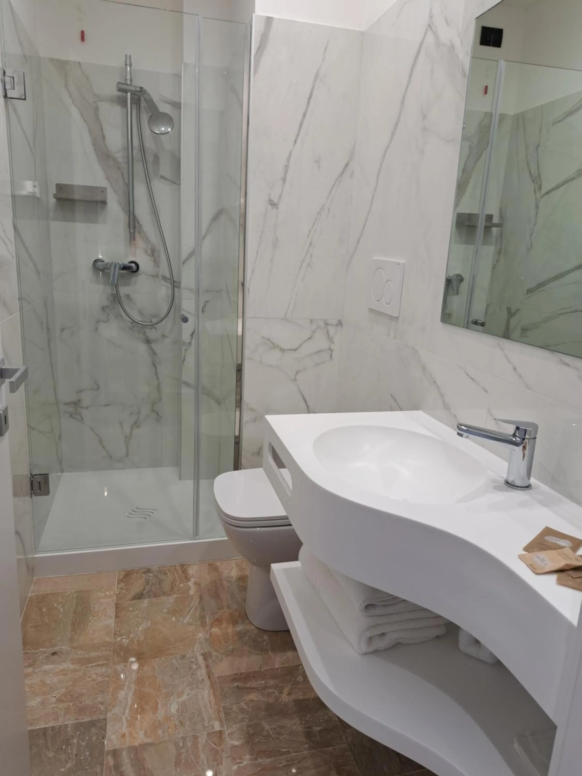 Shower in Hotel Consuelo