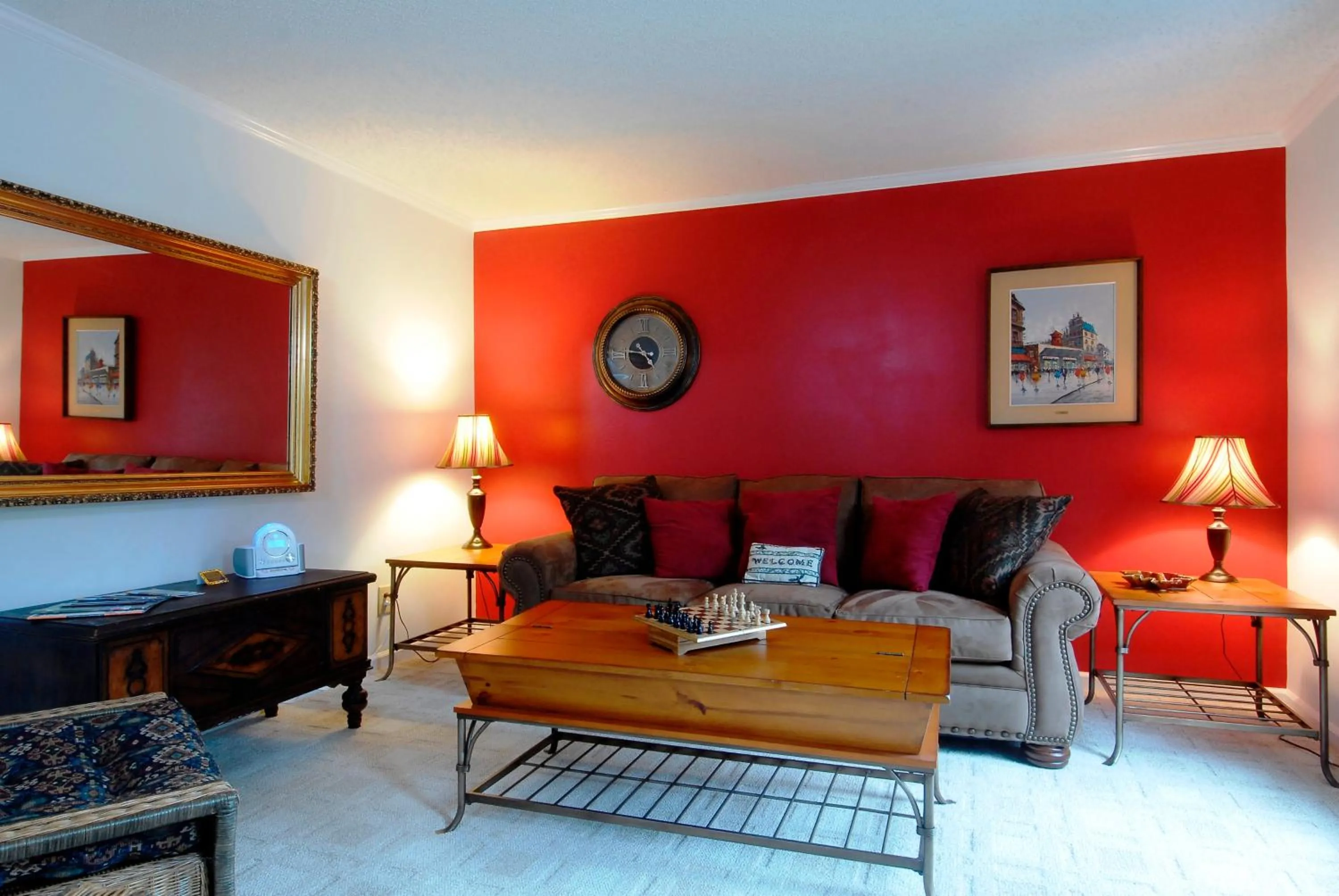 Communal lounge/ TV room in Blacksburg Bed & Breakfast