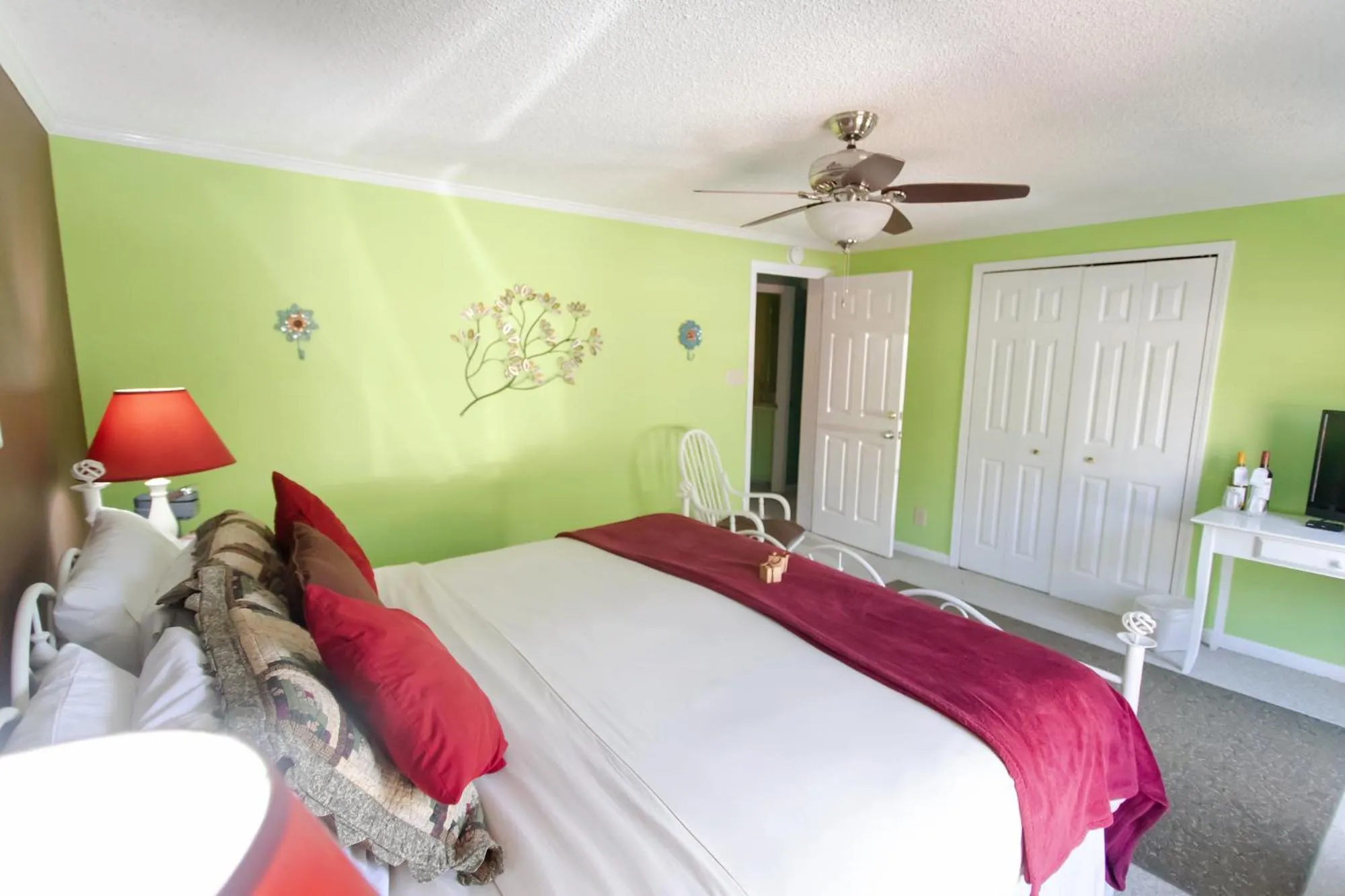 Bed in Blacksburg Bed & Breakfast