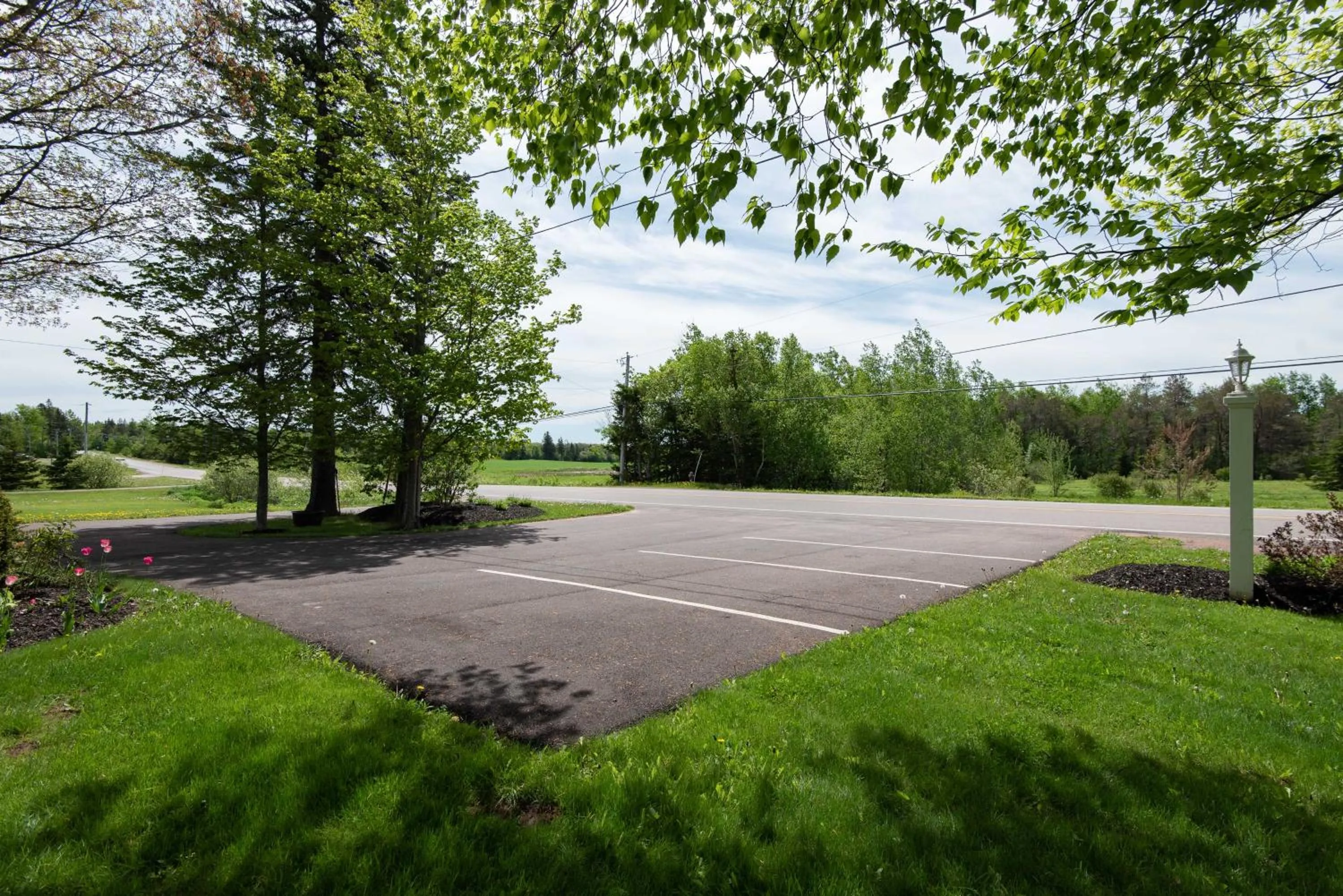 Parking in Chez Nous