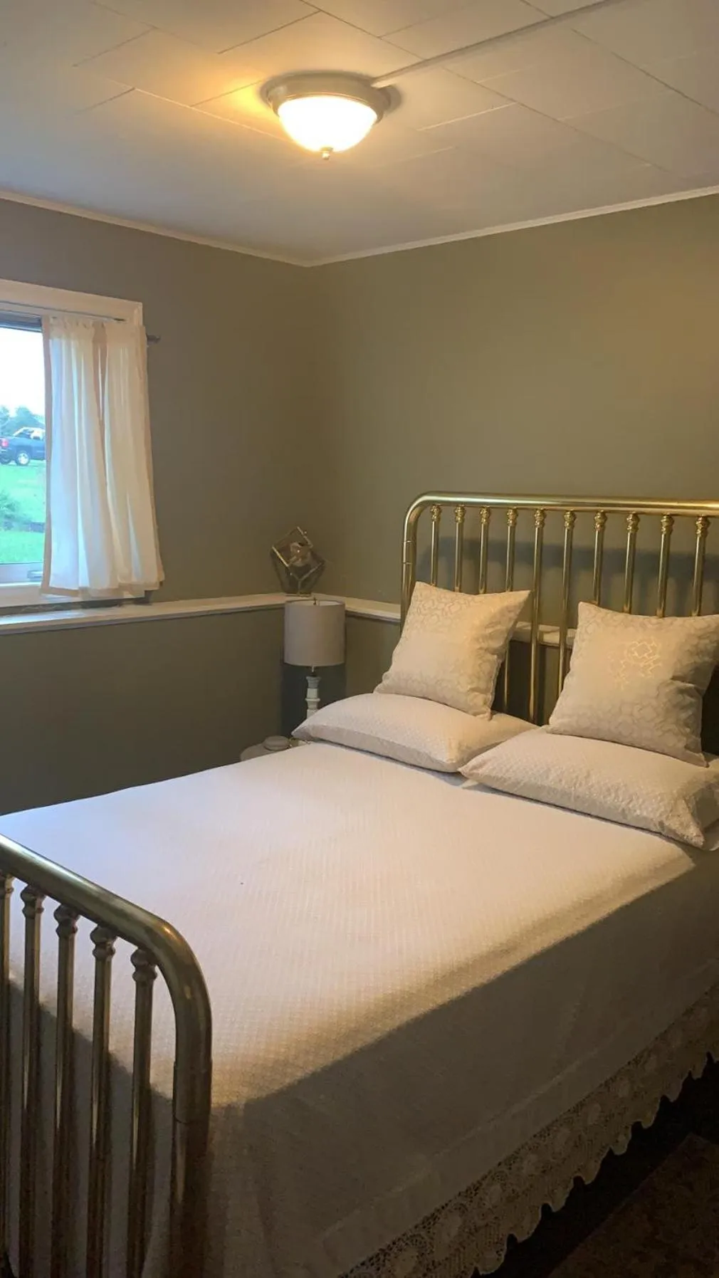 Photo of the whole room, Bed in Chez Nous