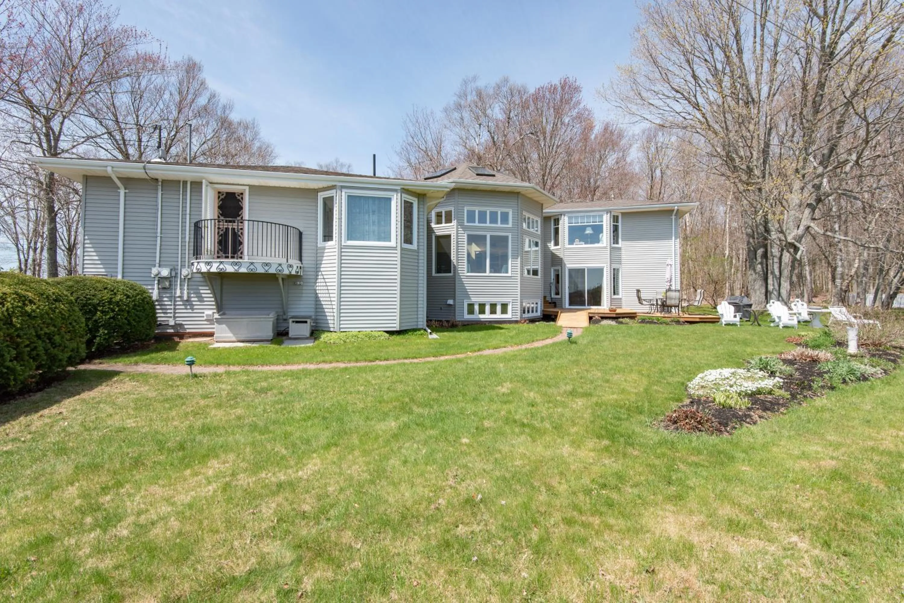 Property building in Chez Nous