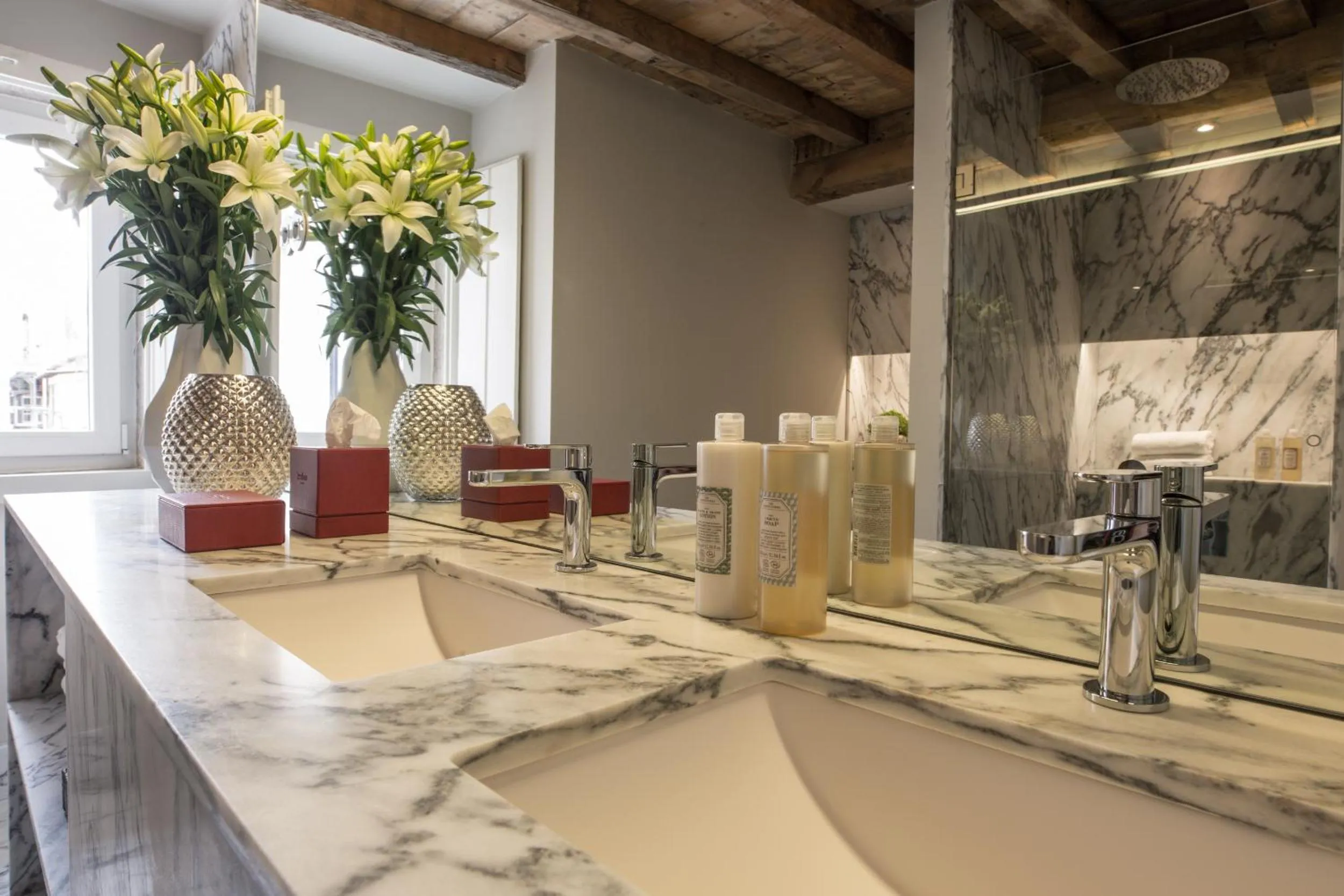 Bathroom in Dare Lisbon House