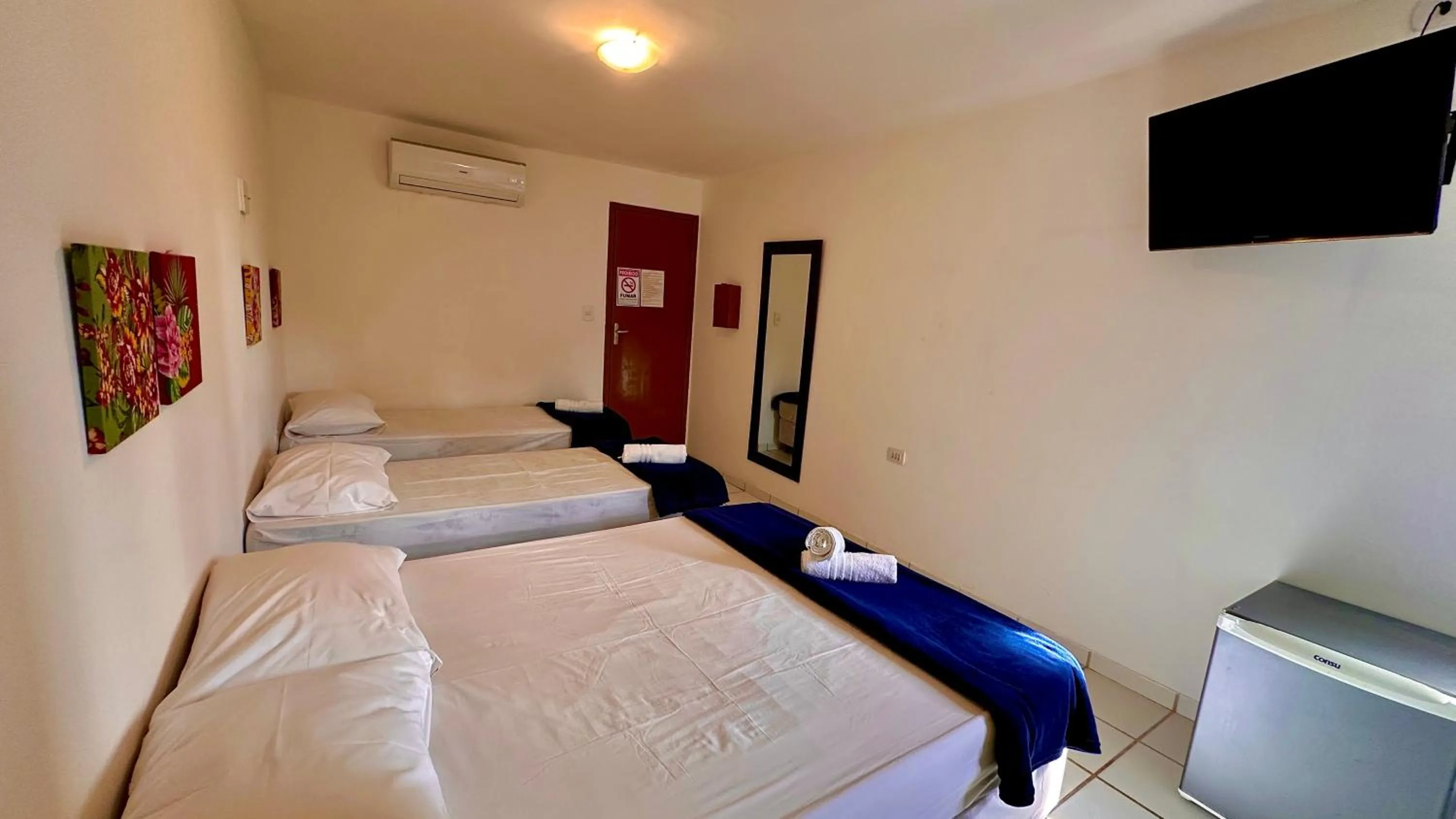 Photo of the whole room, Bed in Paranambuca Pousada