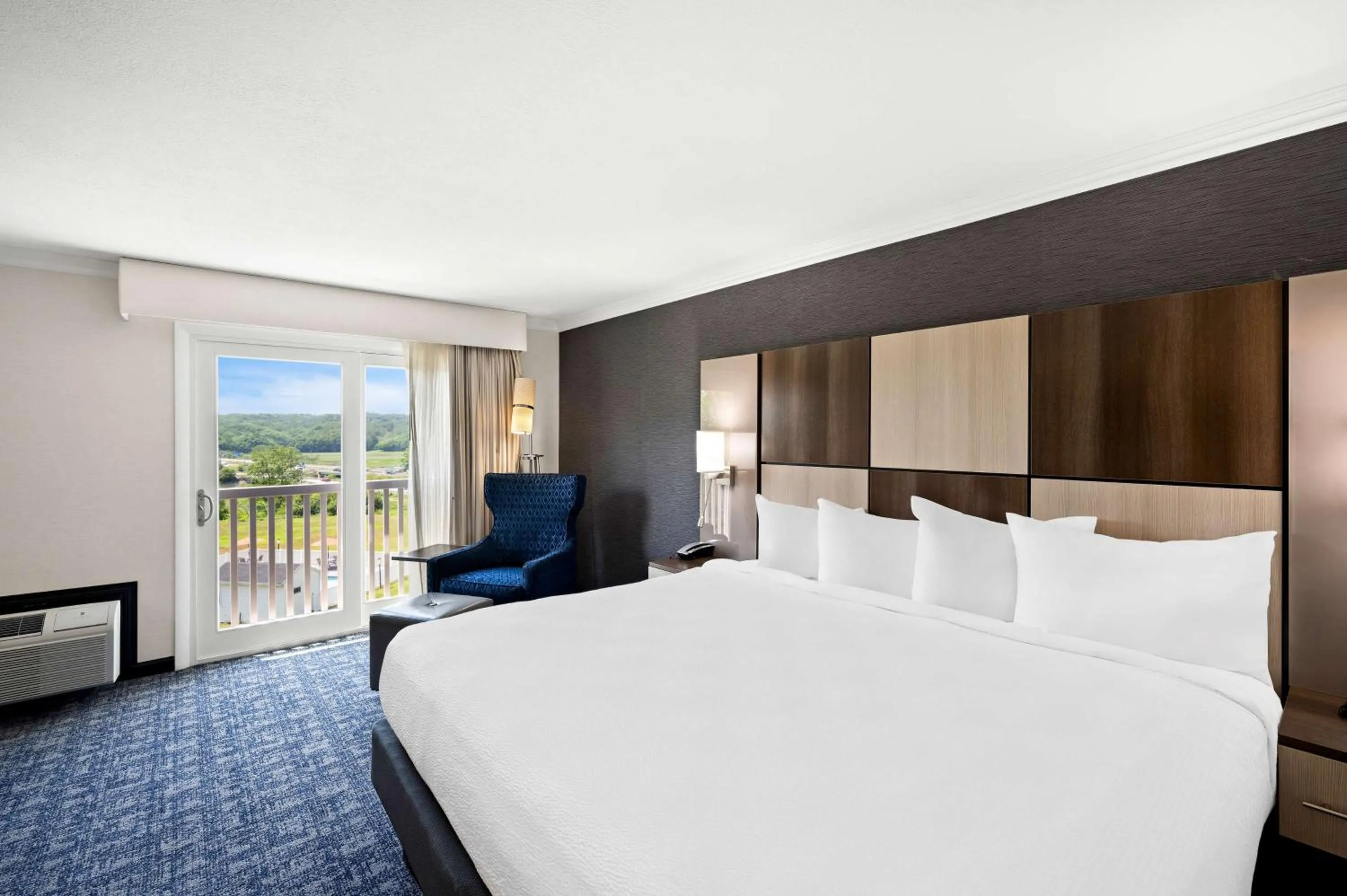 Bedroom, Bed in Best Western - Freeport Inn