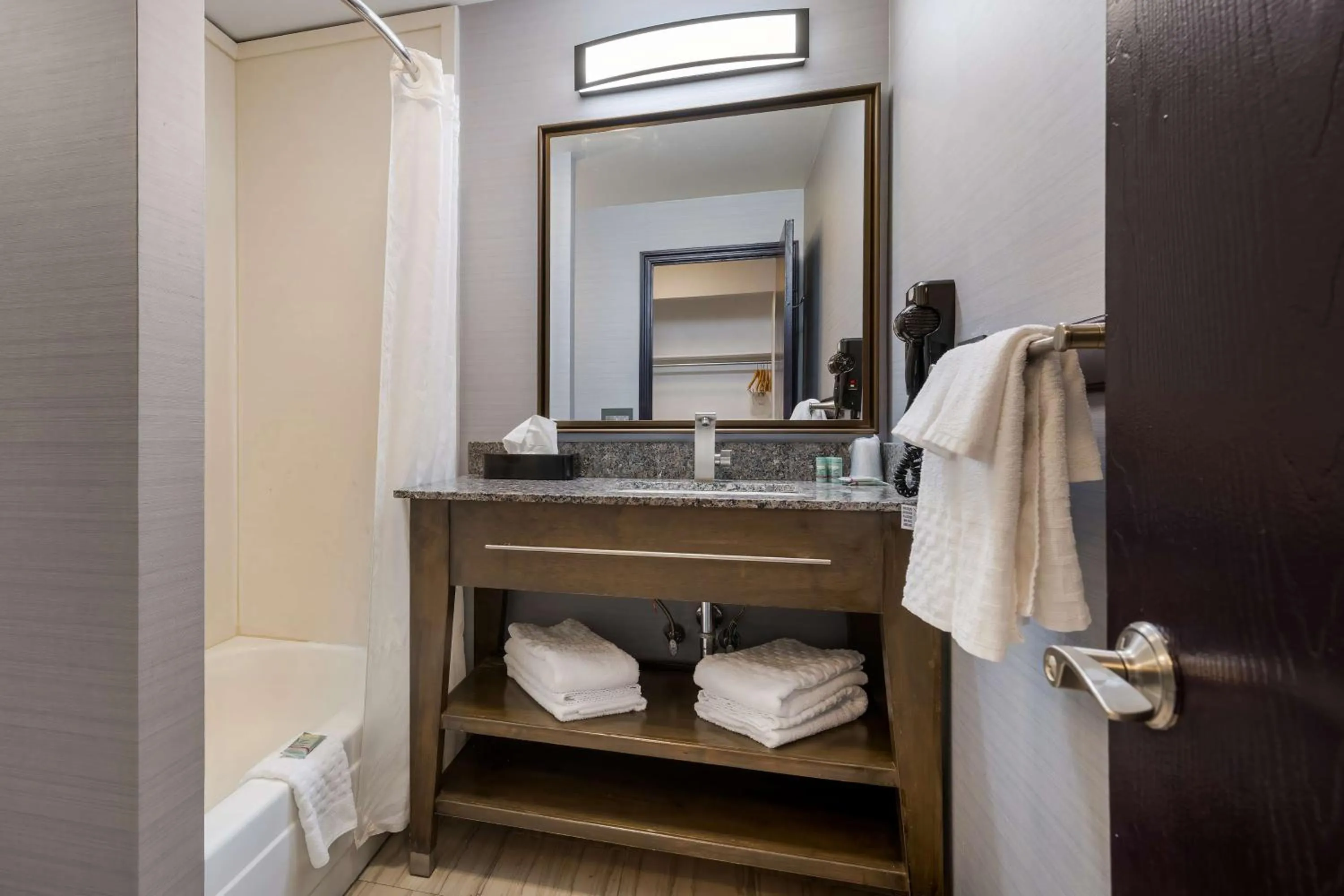 Bathroom in Best Western - Freeport Inn