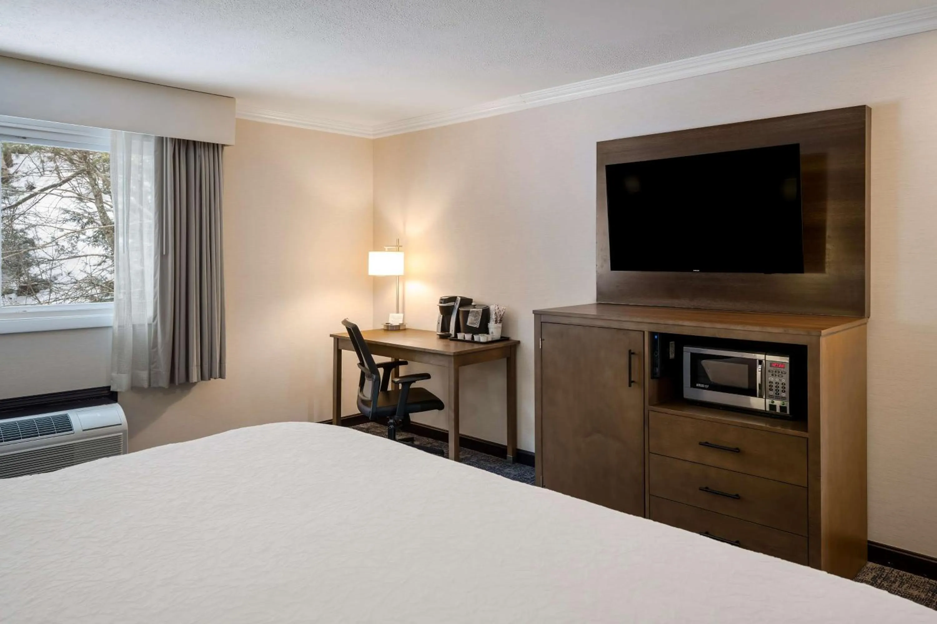 Bedroom, Bed in Best Western - Freeport Inn