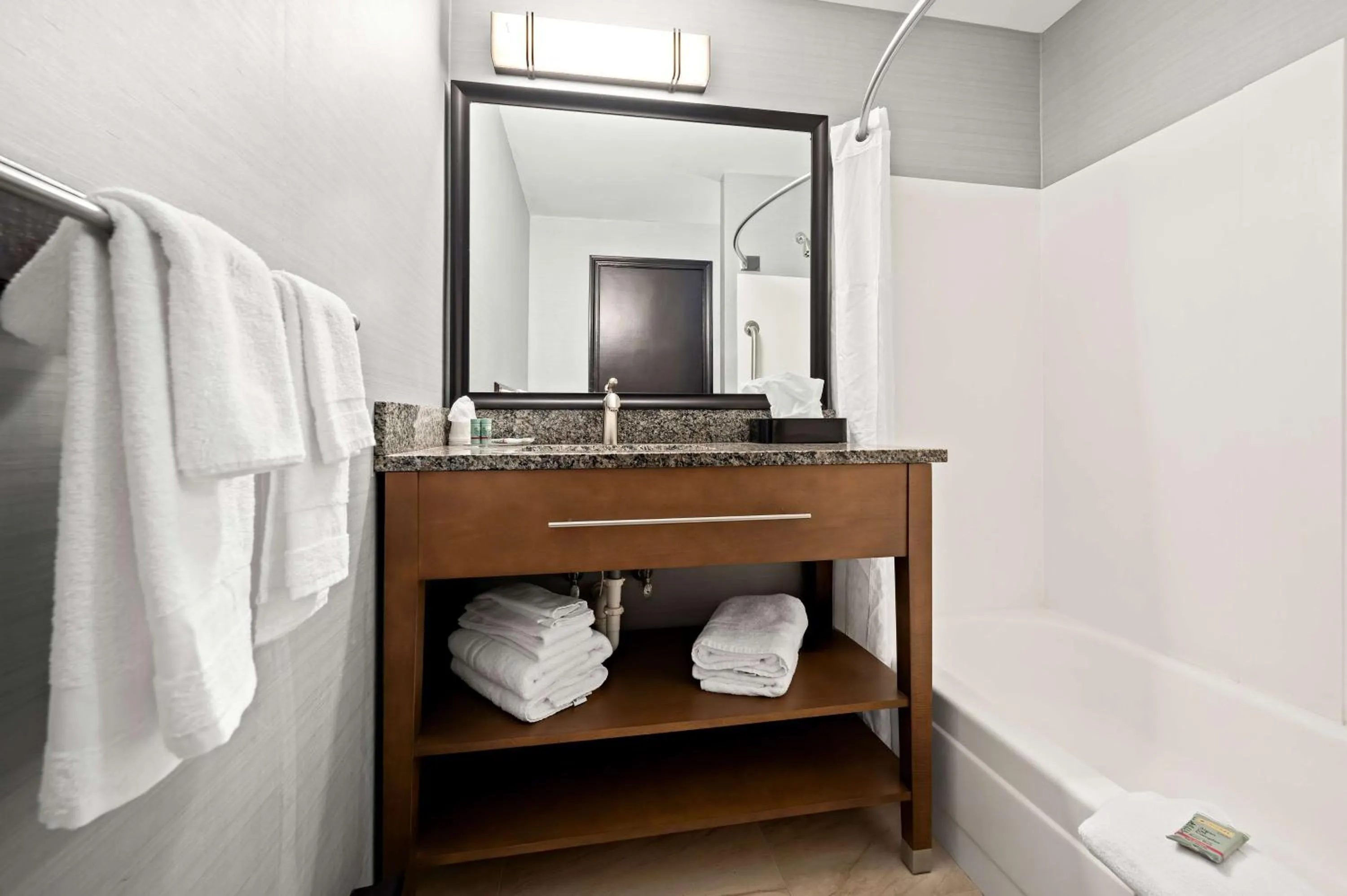 Bedroom in Best Western - Freeport Inn