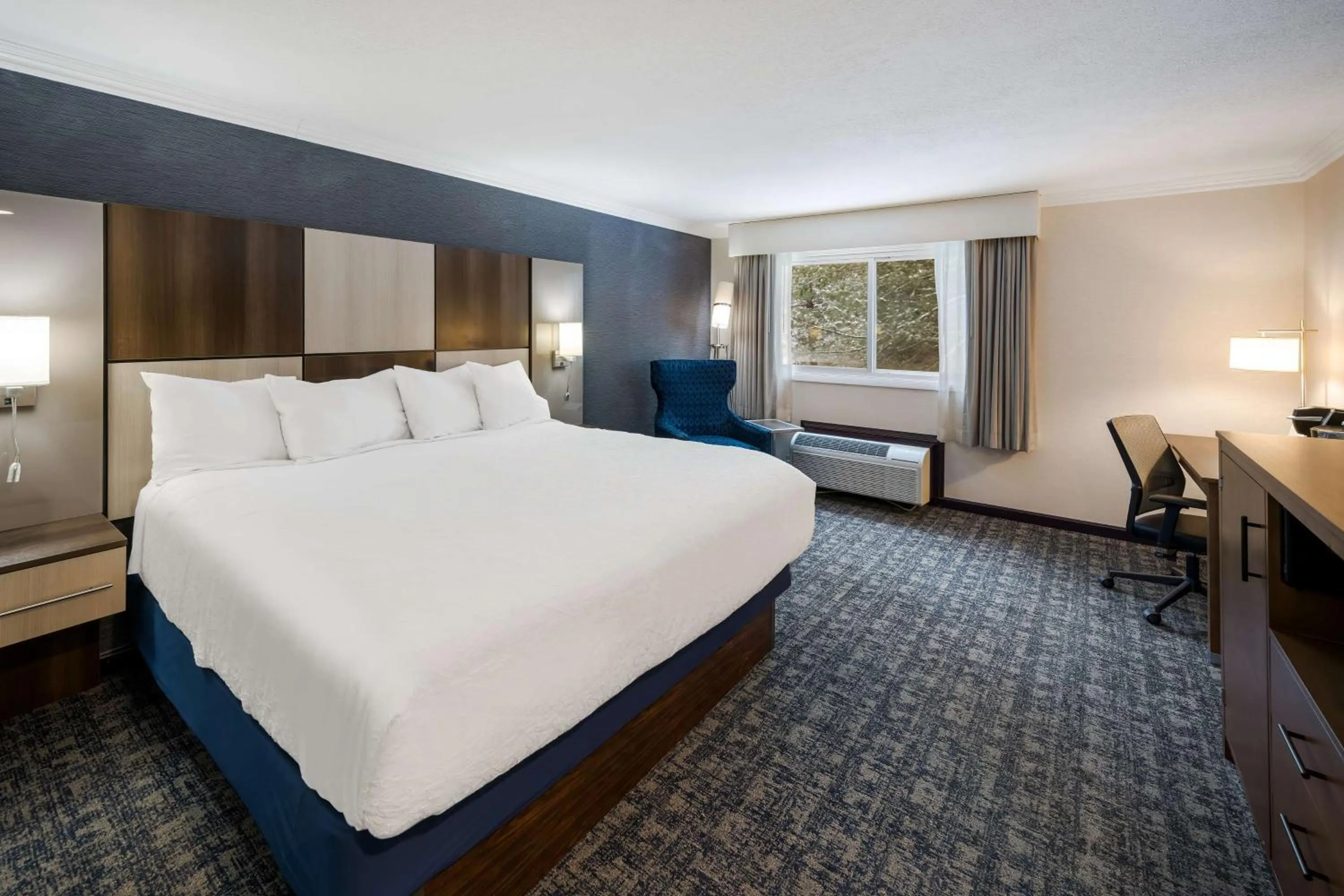 Bedroom, Bed in Best Western - Freeport Inn