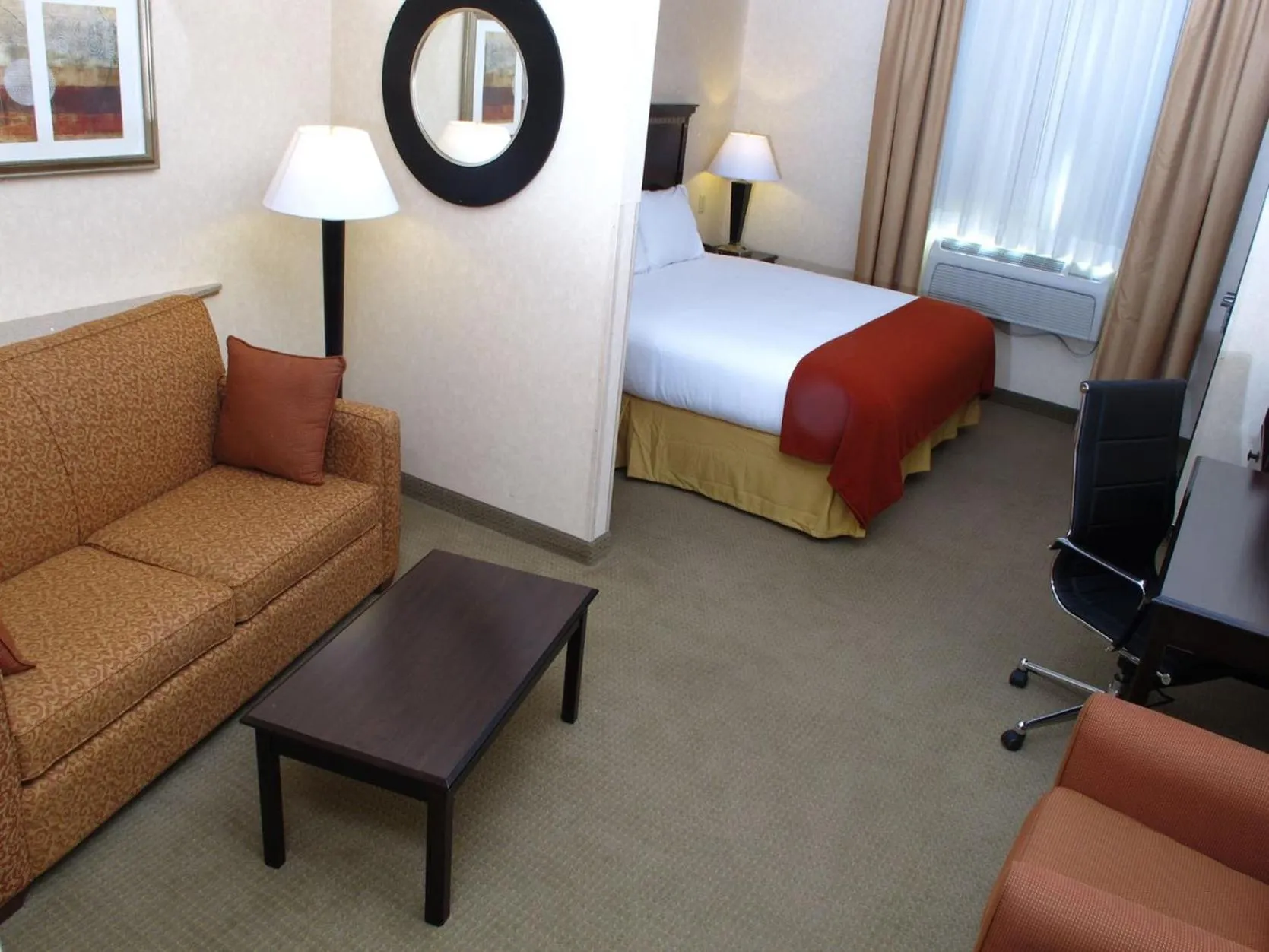 Photo of the whole room, Bed in Holiday Inn Express Salt Lake City South - Midvale by IHG